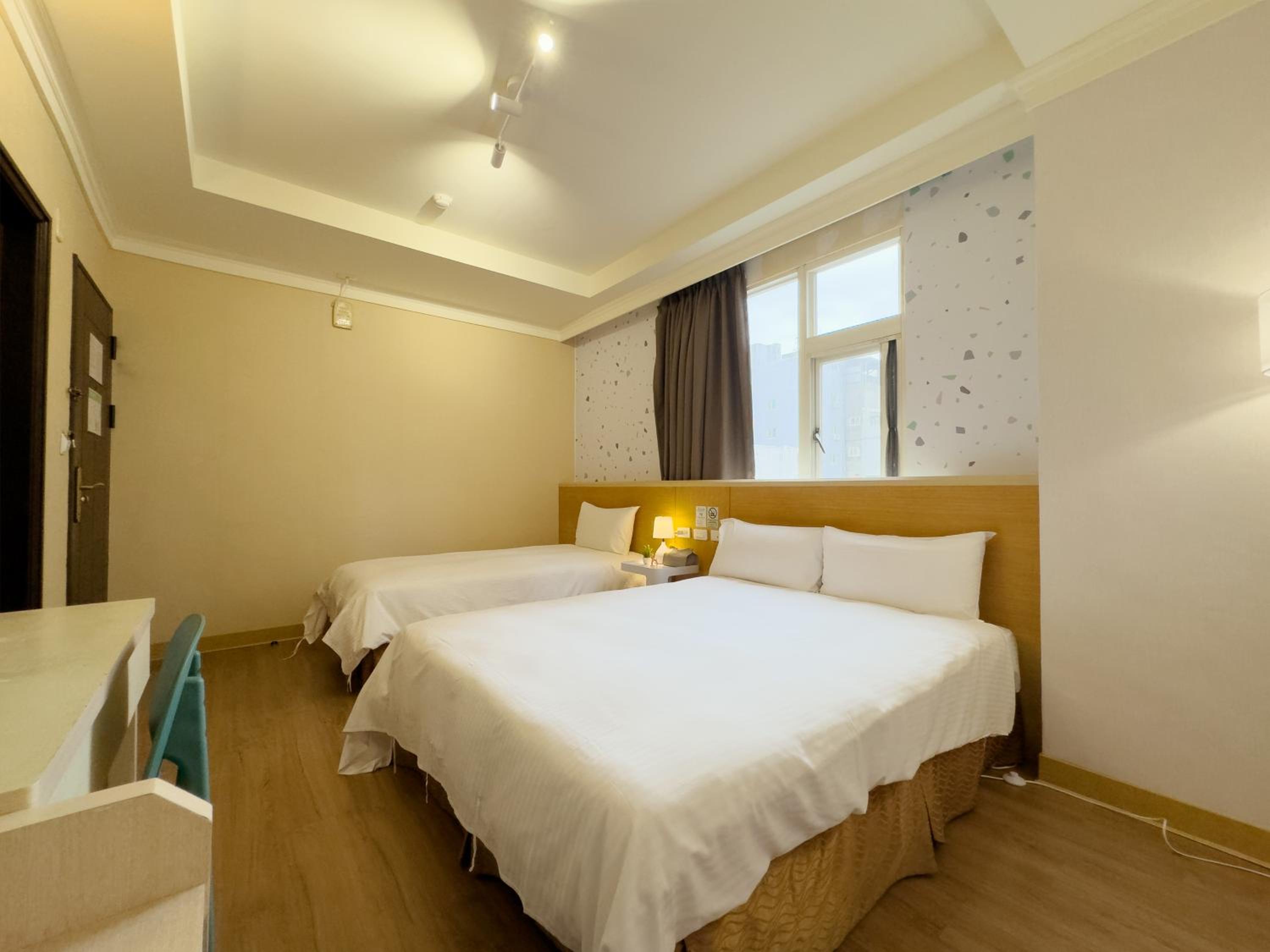 Superior Triple Room photo 3