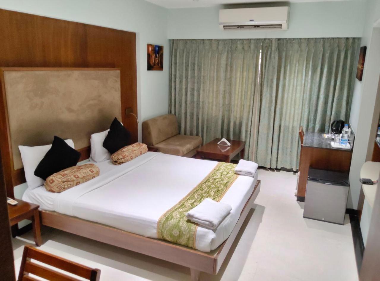 Deluxe King Room photo 2
