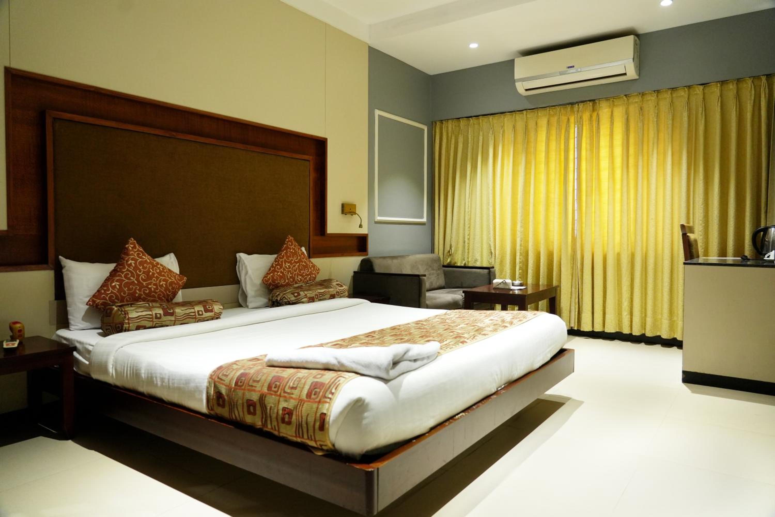 Deluxe King Room photo 1