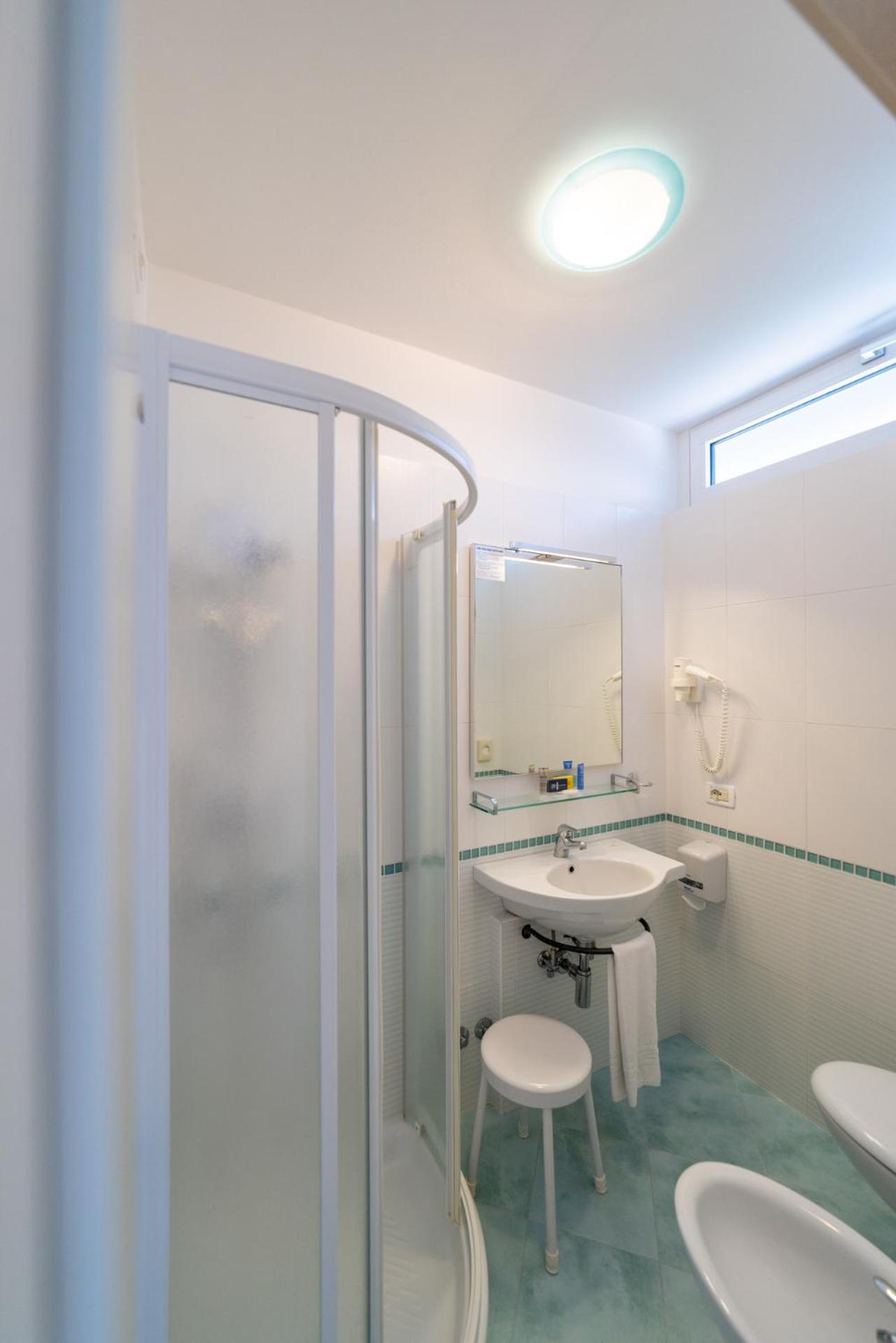 Classic Triple Room - Photo 4