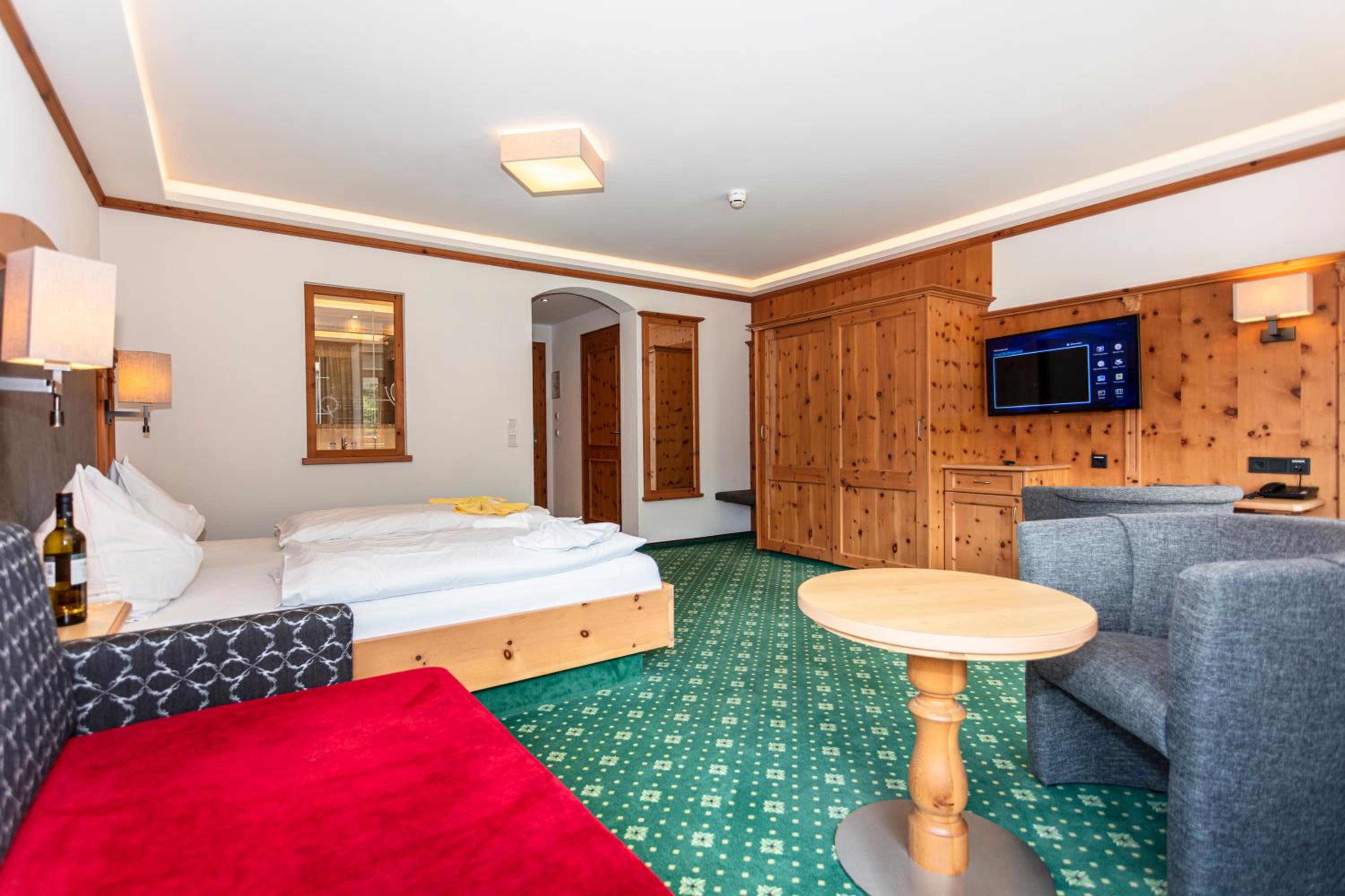 Deluxe Family Room photo 1