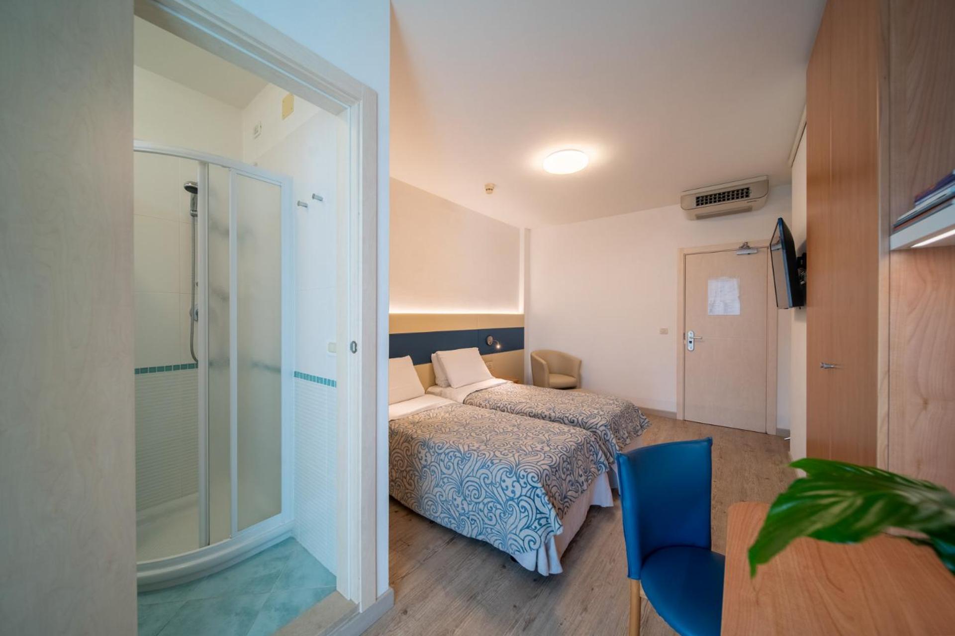 Superior Double or Twin Room with Partial Sea View - Photo 6