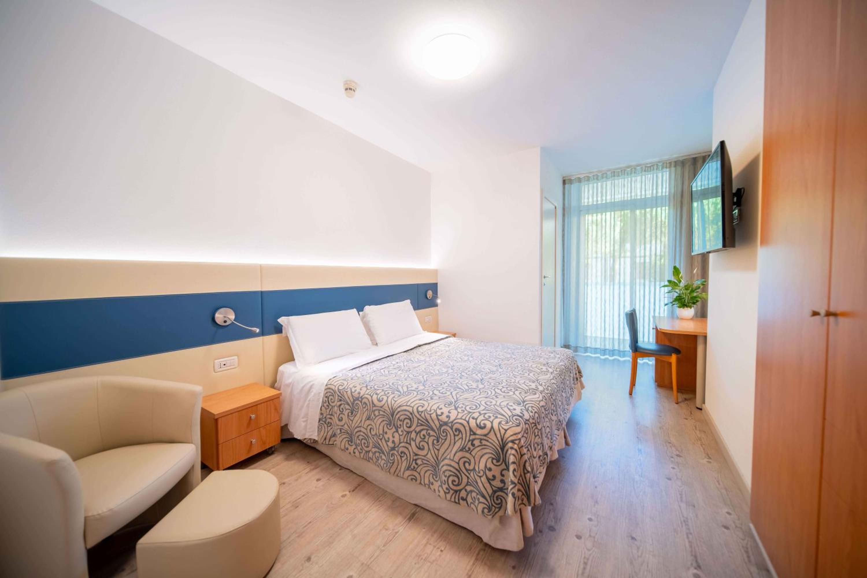 Superior Double Or Twin Room With Partial Sea View