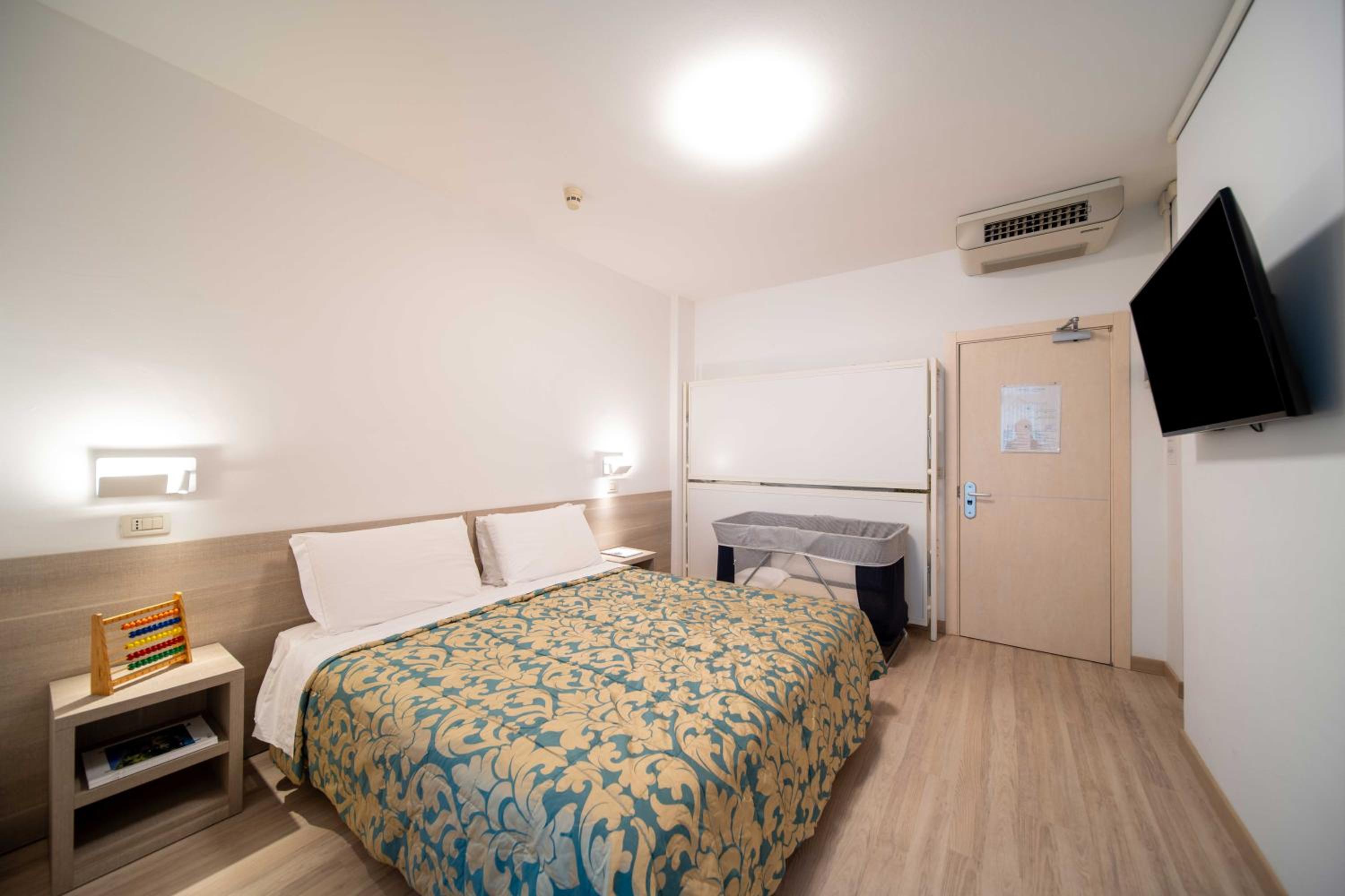 Classic Triple Room - Photo 2