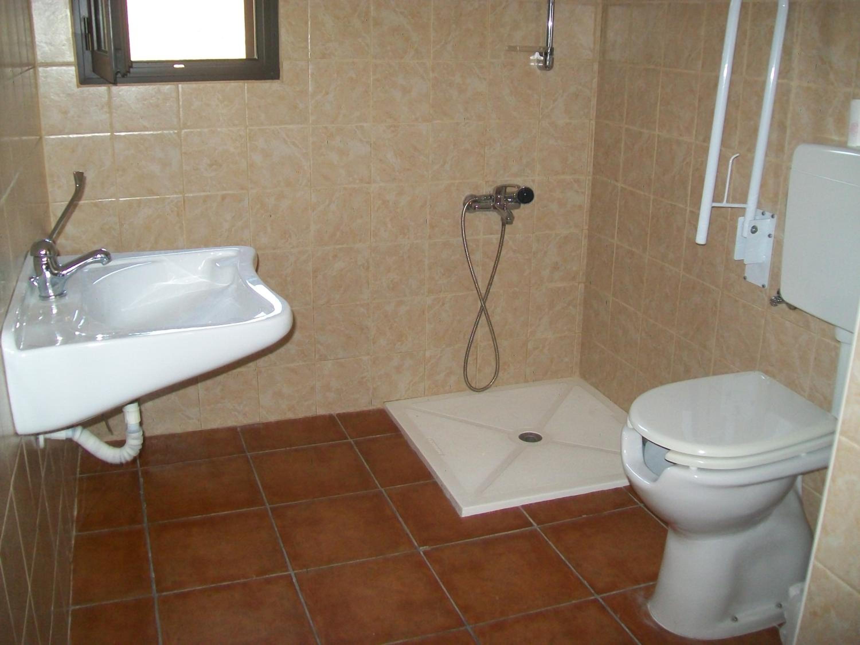 Double or Twin Room - Disability Access - Photo 3
