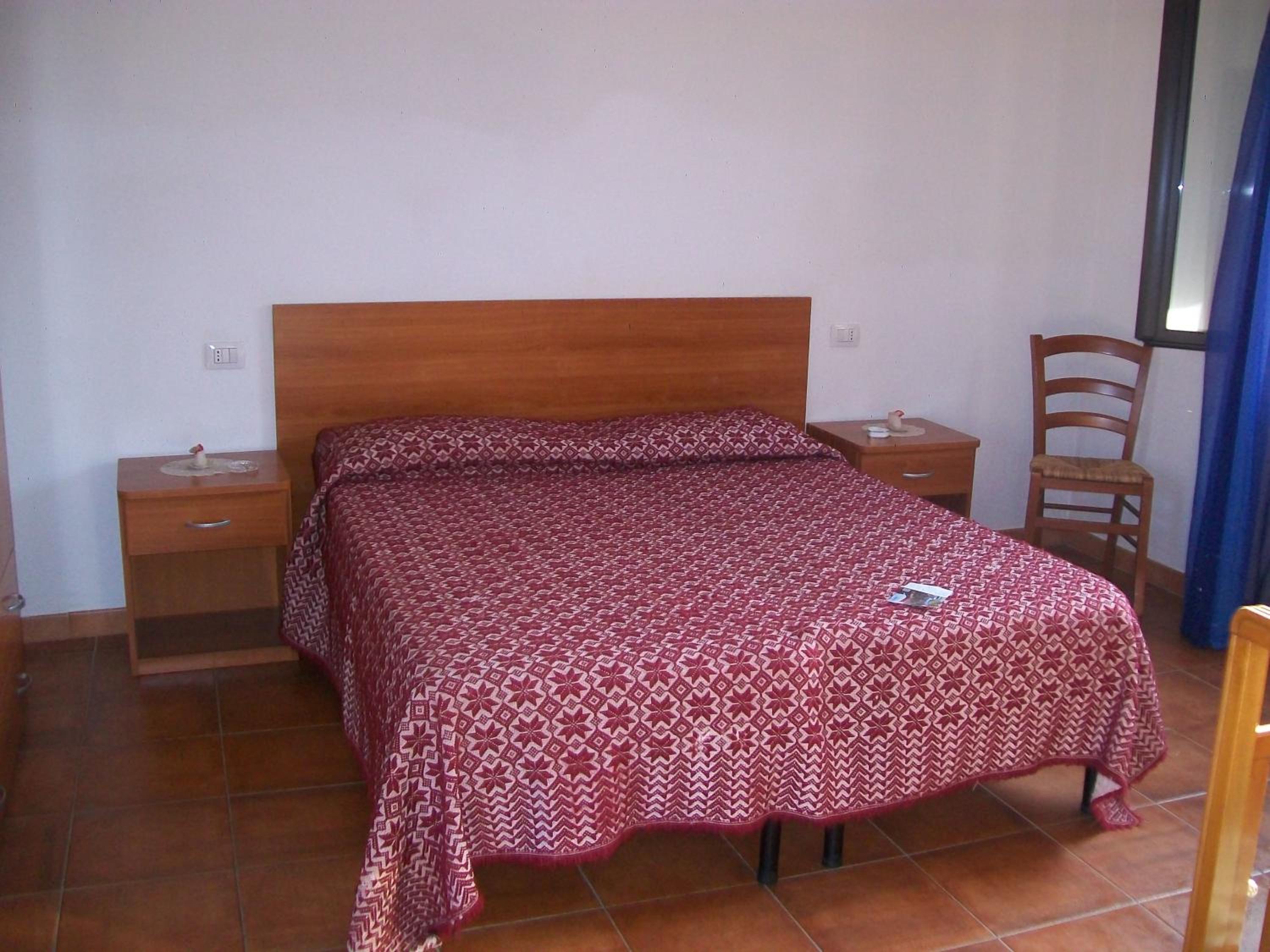 Double or Twin Room with Private Bathroom - Photo 1
