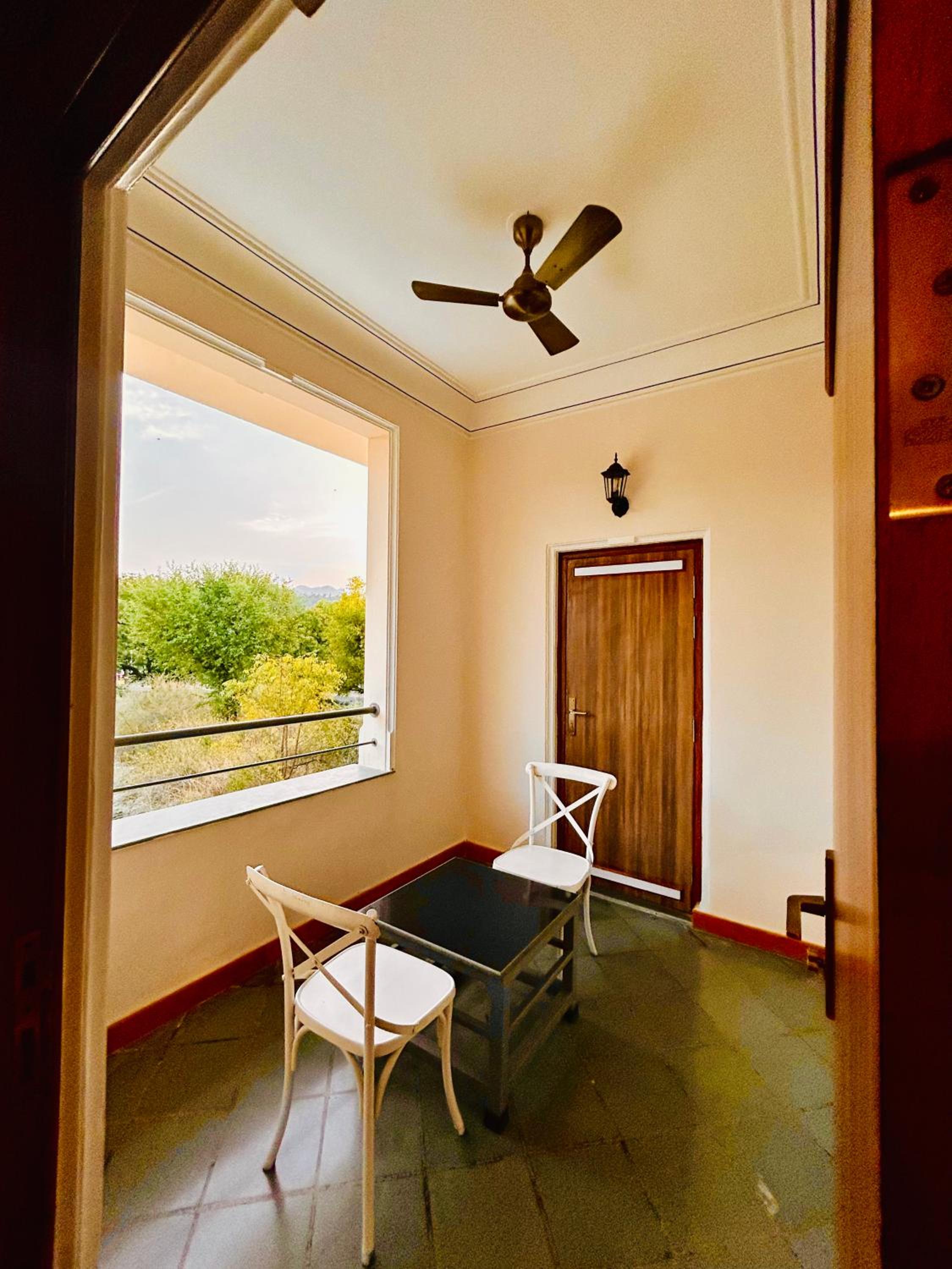 Deluxe Double Room with Balcony - Photo 7
