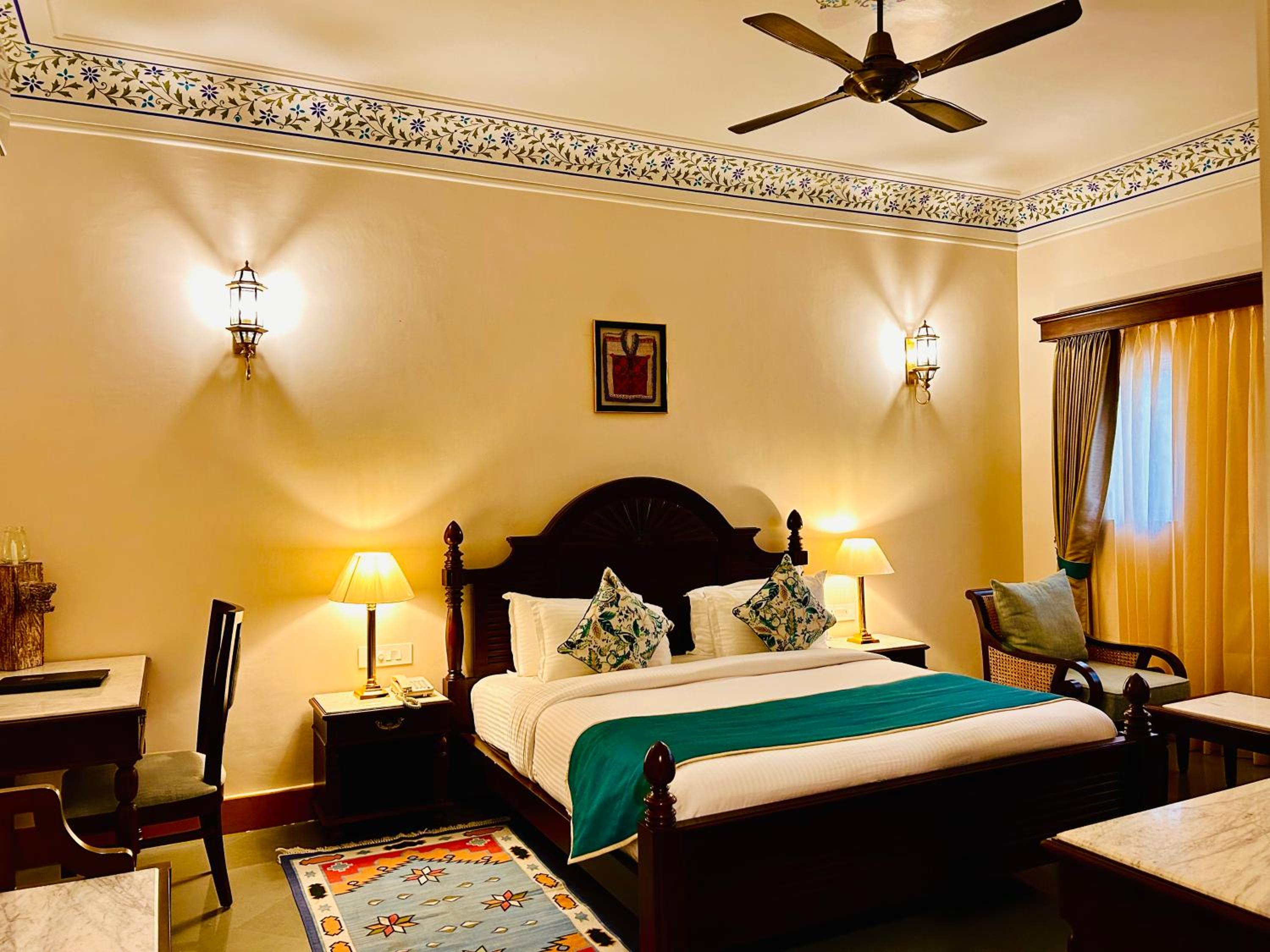 Deluxe Double Room with Balcony - Photo 9