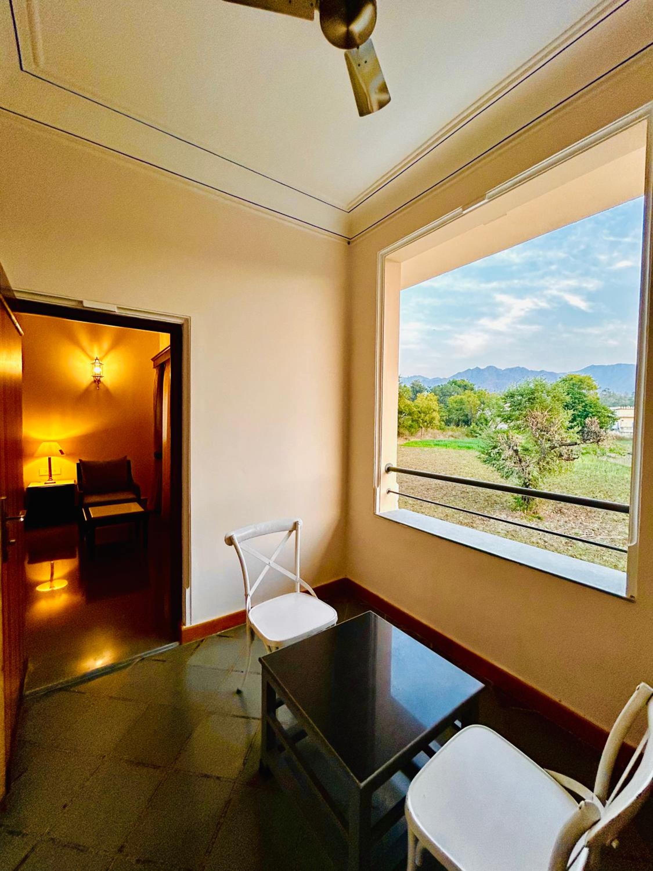 Deluxe Double Room with Balcony - Photo 14