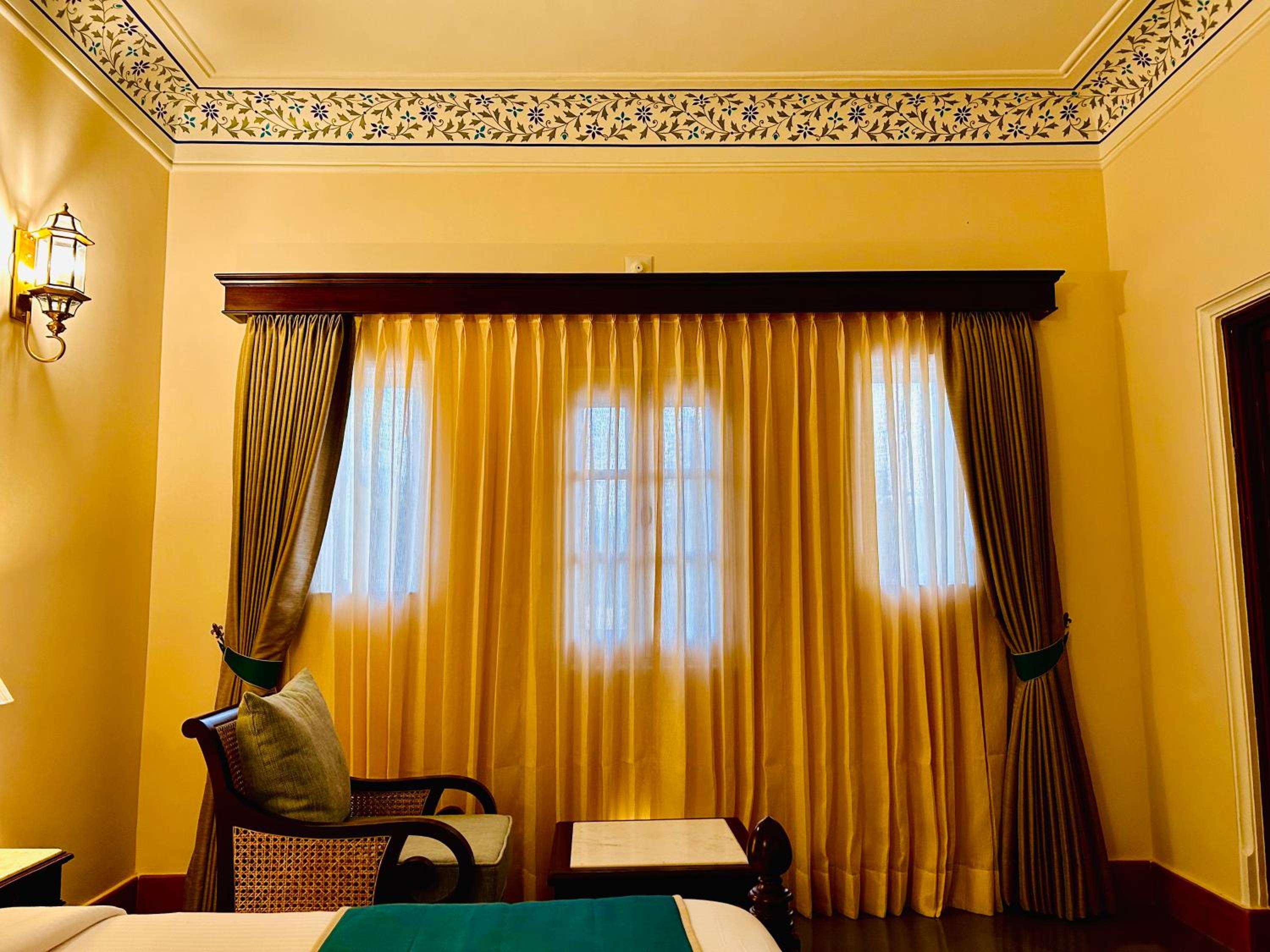 Deluxe Double Room with Balcony - Photo 4