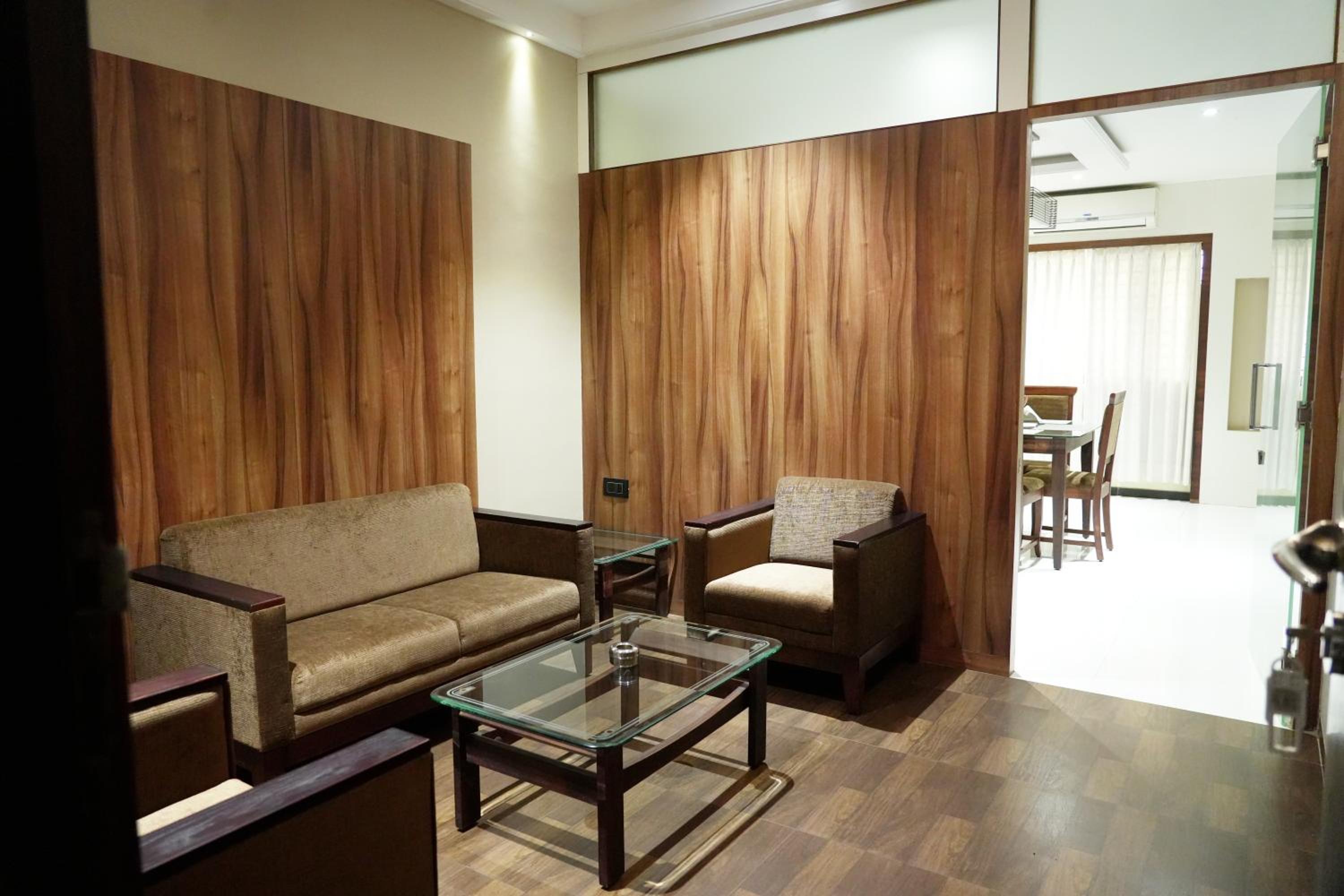 Executive Suite photo 2