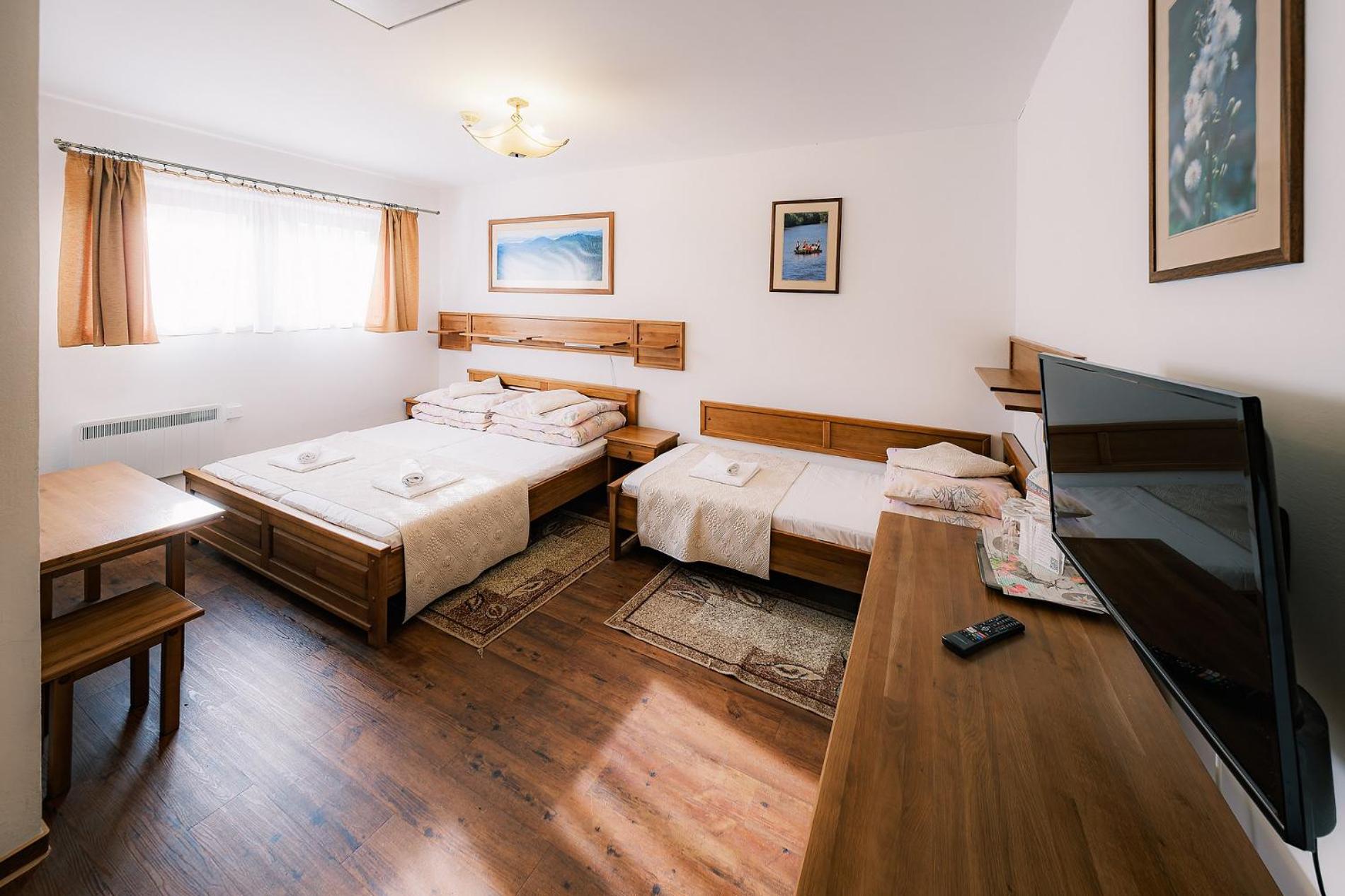 Economy Triple Room photo 1