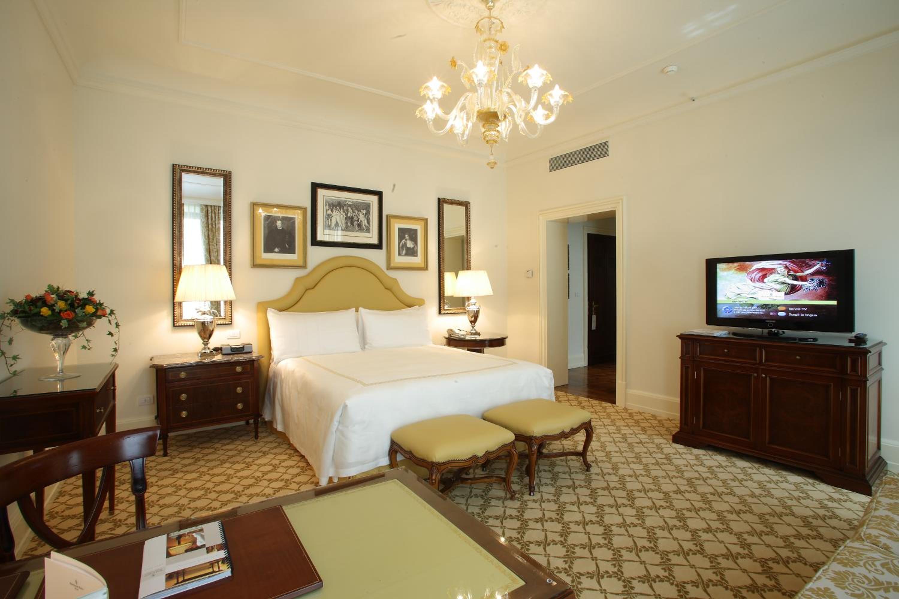 Superior King Room with One King Bed (Non Smoking) - Photo 8