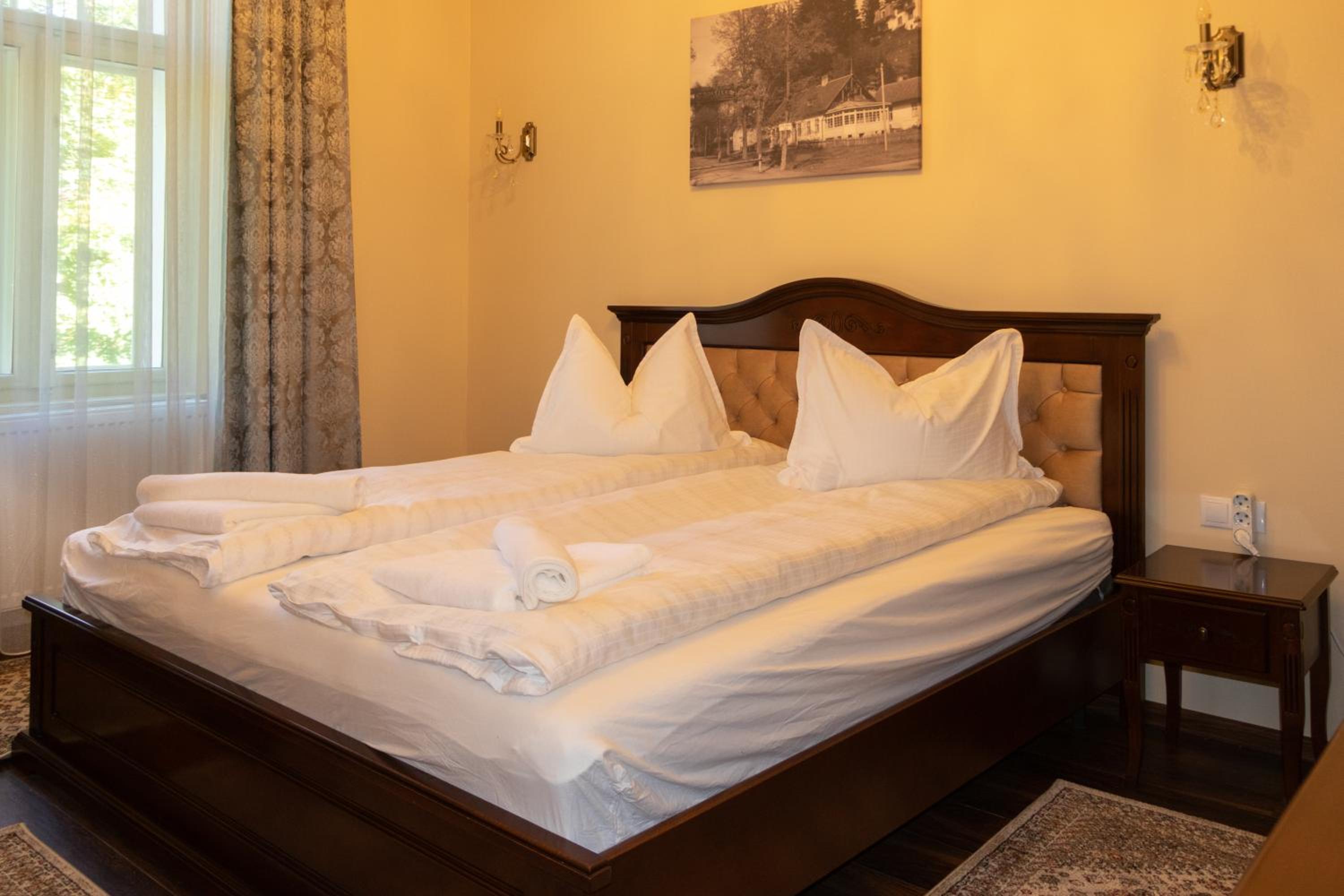 Deluxe Room (2 Adults + 1 Child) photo 2