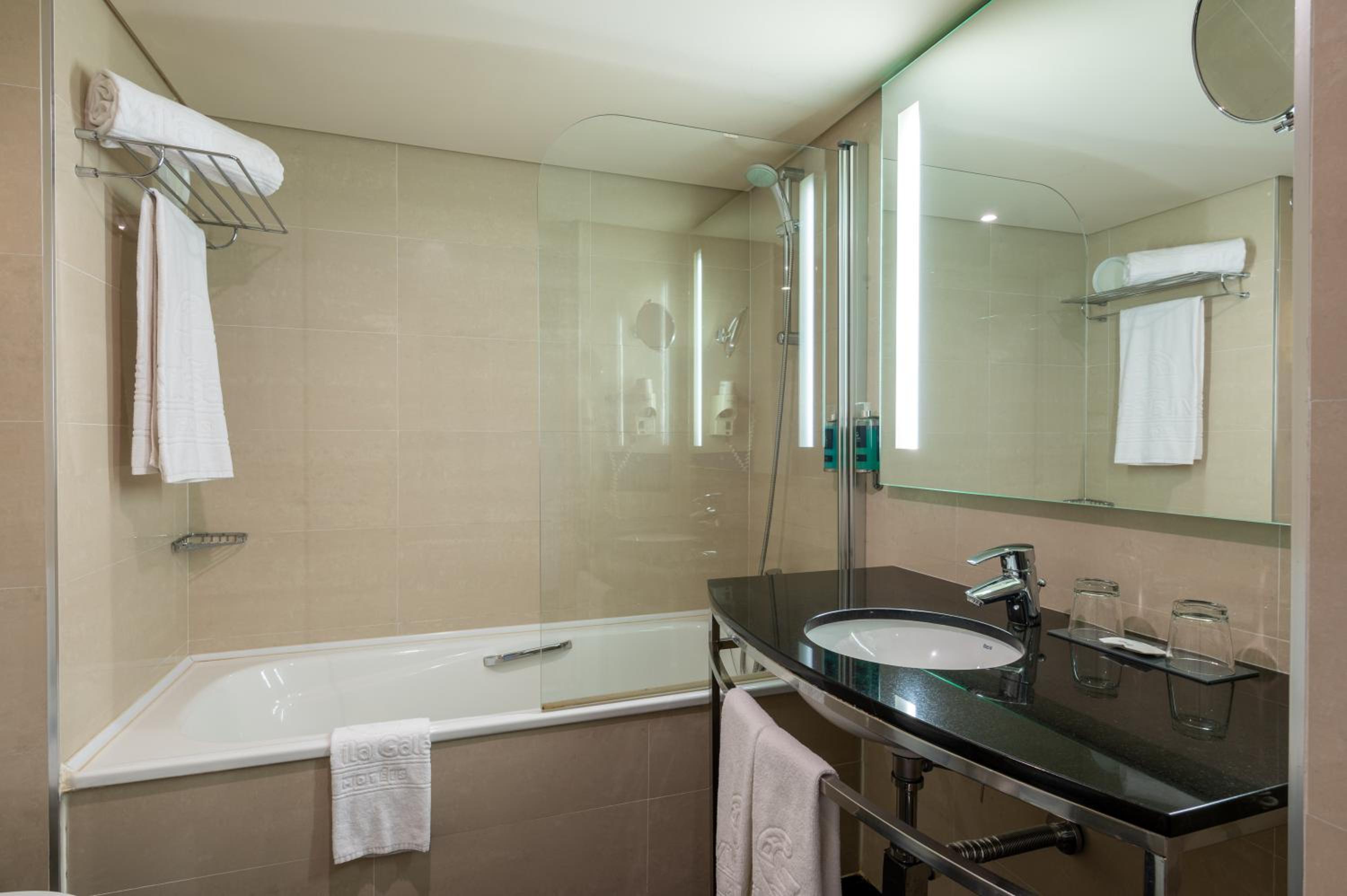 Twin Room - Photo 2