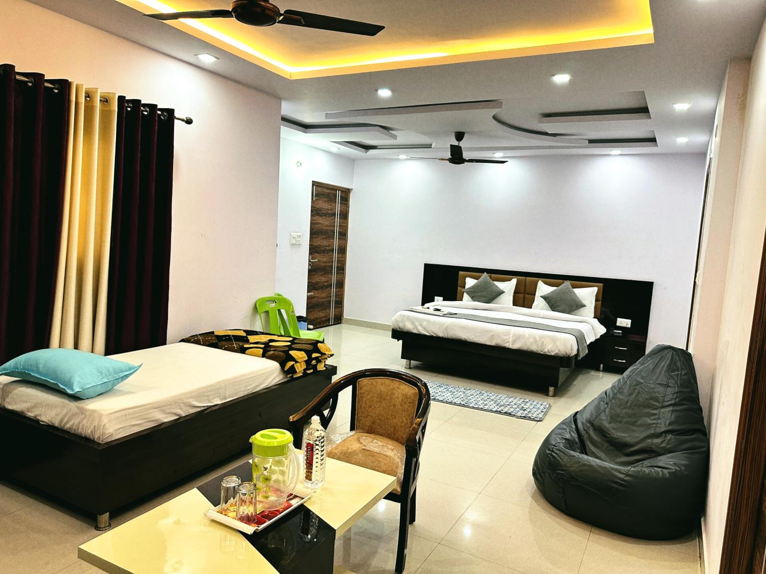 Deluxe King Room photo 1