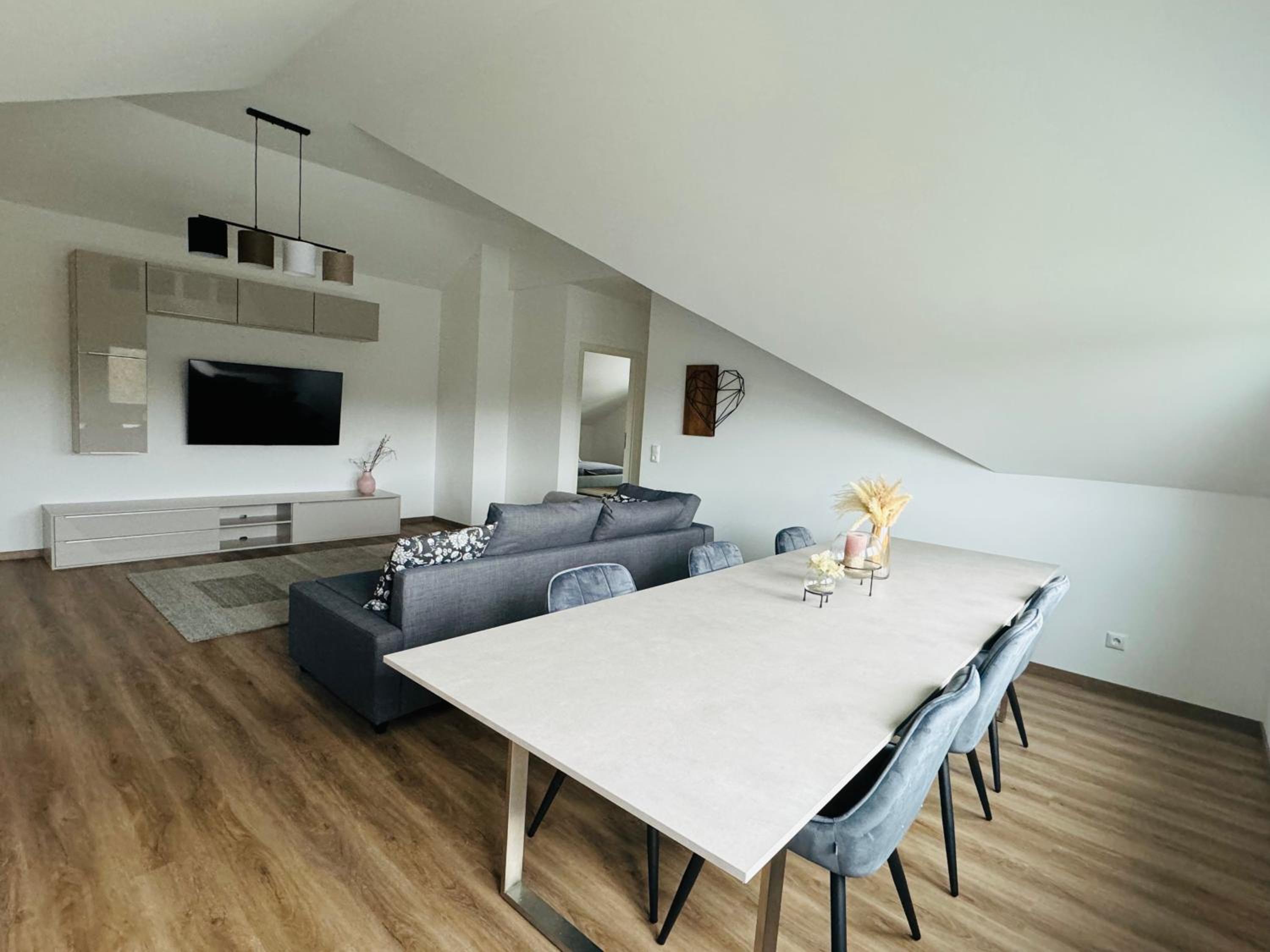 One-Bedroom Apartment photo 1