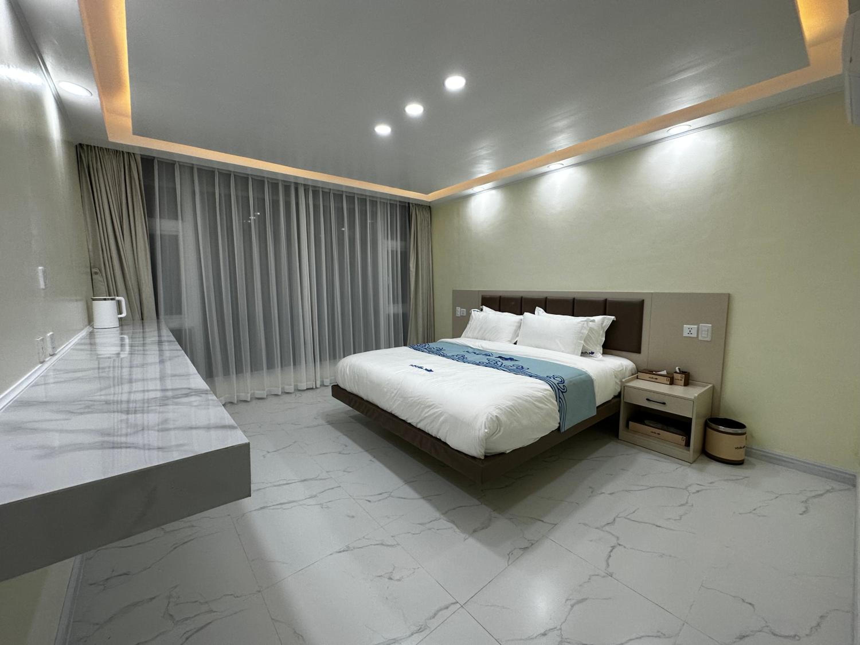 Deluxe Queen Room