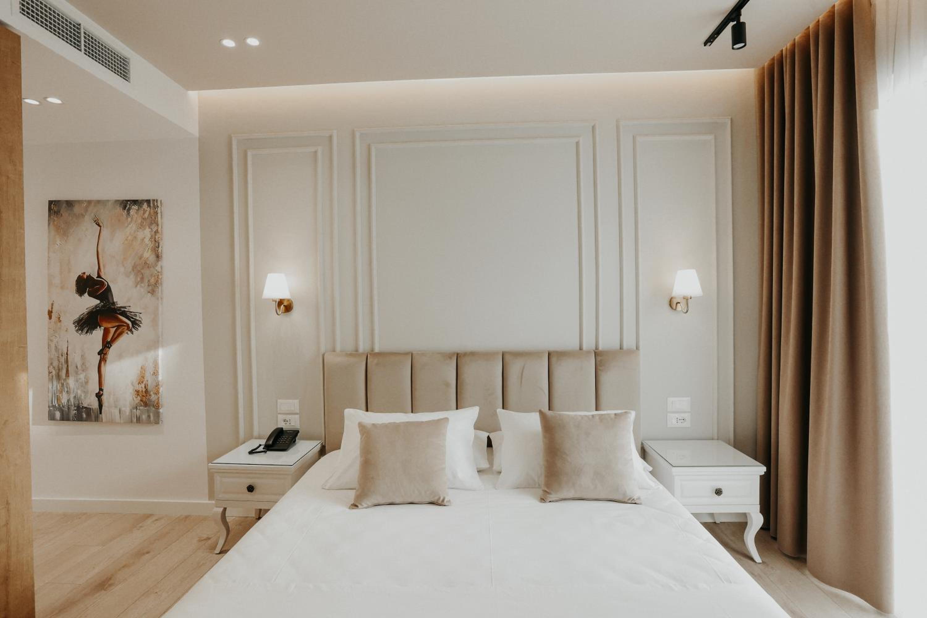 Deluxe Double Room (2 Adults + 1 Child)