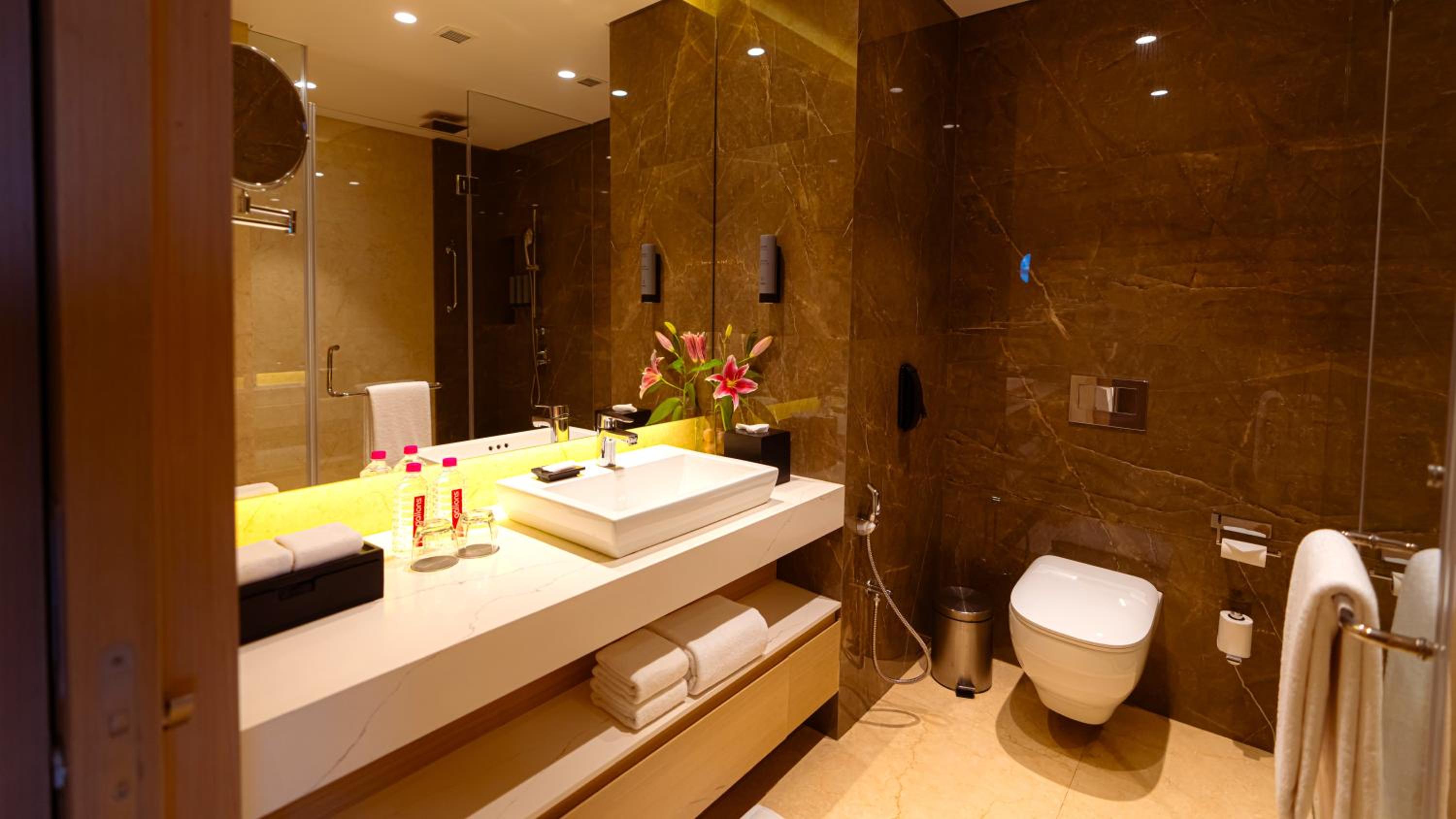 Premium King Room - 20% Discount on F&B and Laundry Service - Photo 7