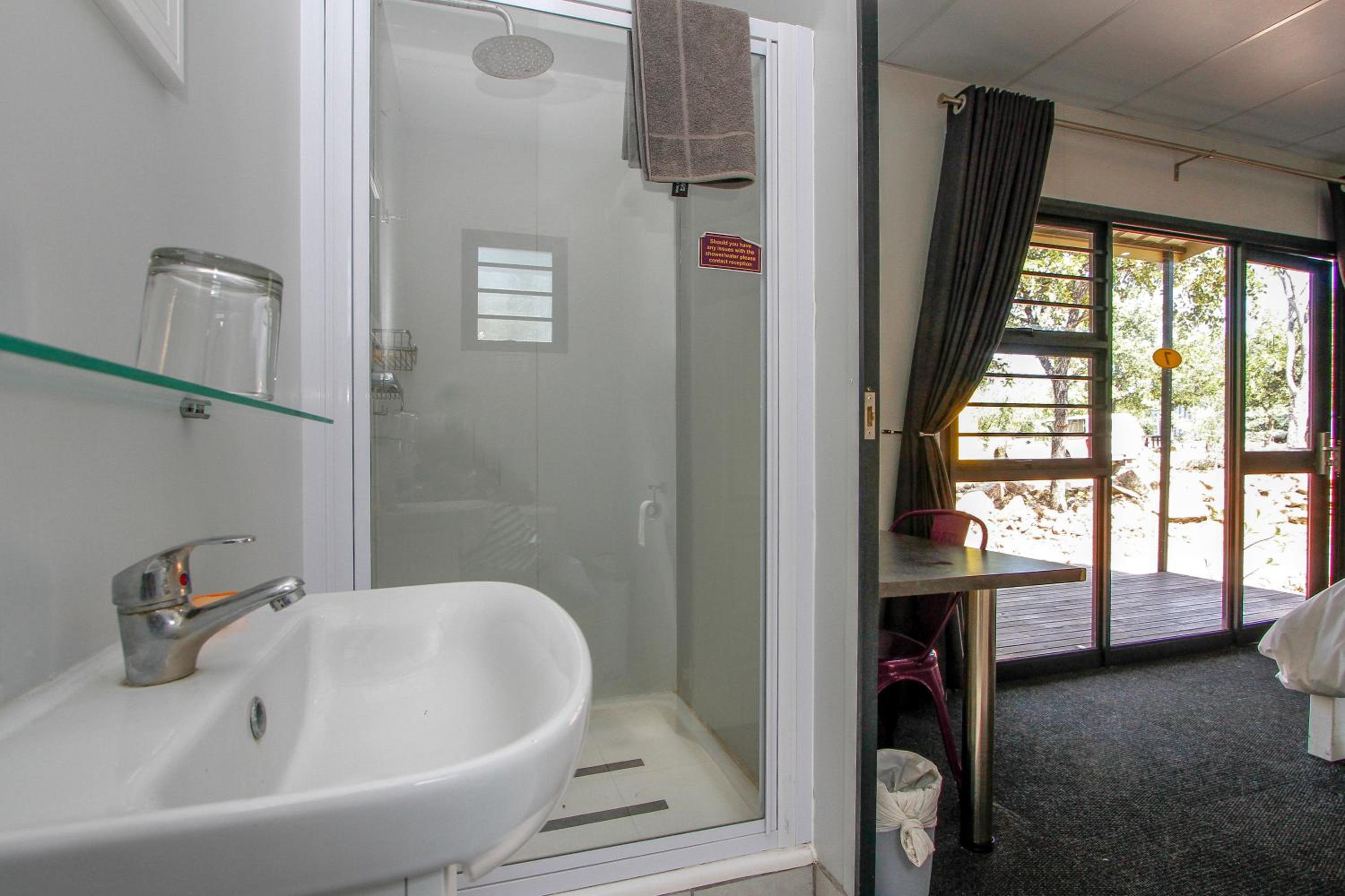 Double Room - Photo 6