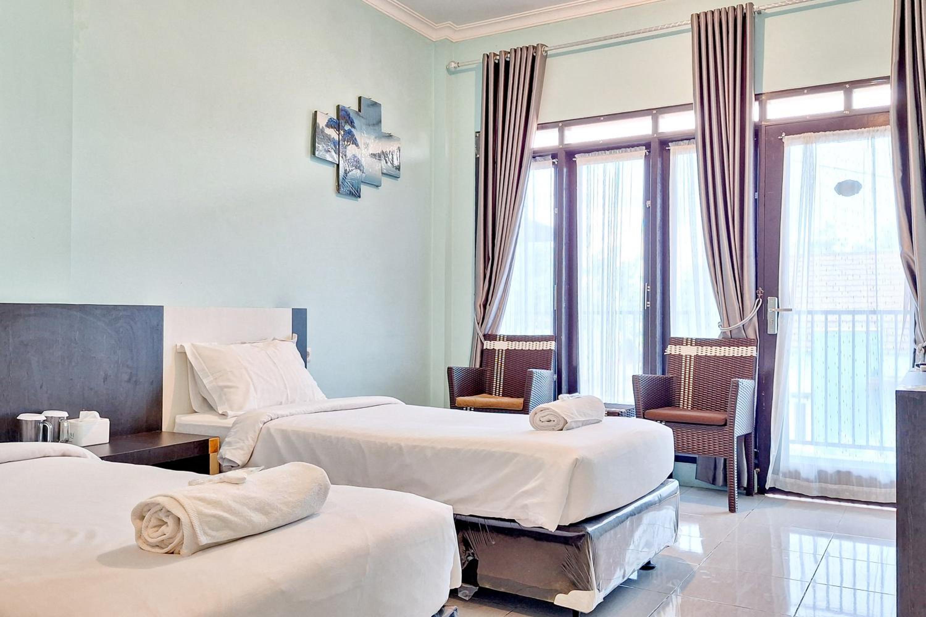 Standard Twin Room - Photo 2