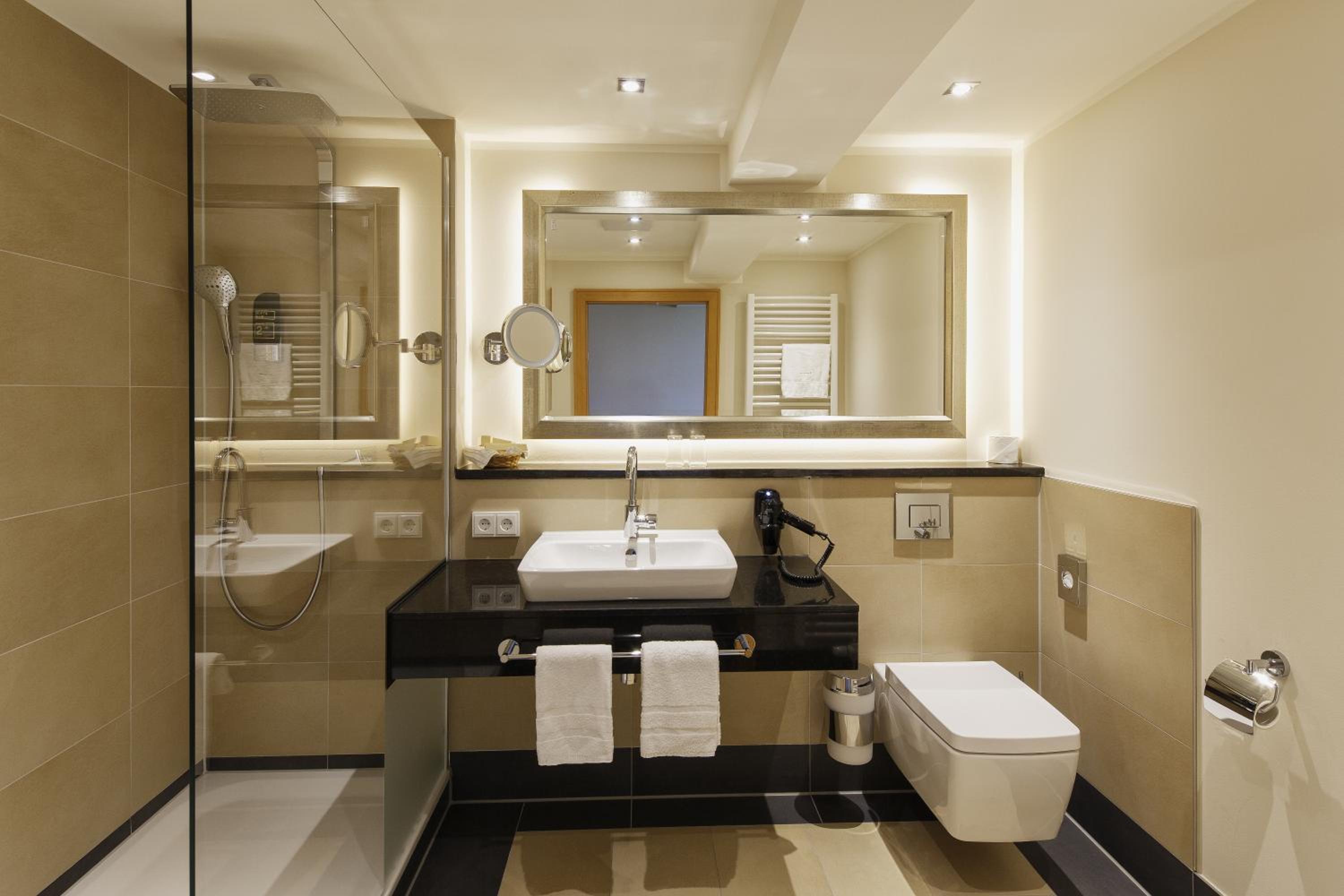 Suite with Panorama View and Balcony - Photo 2