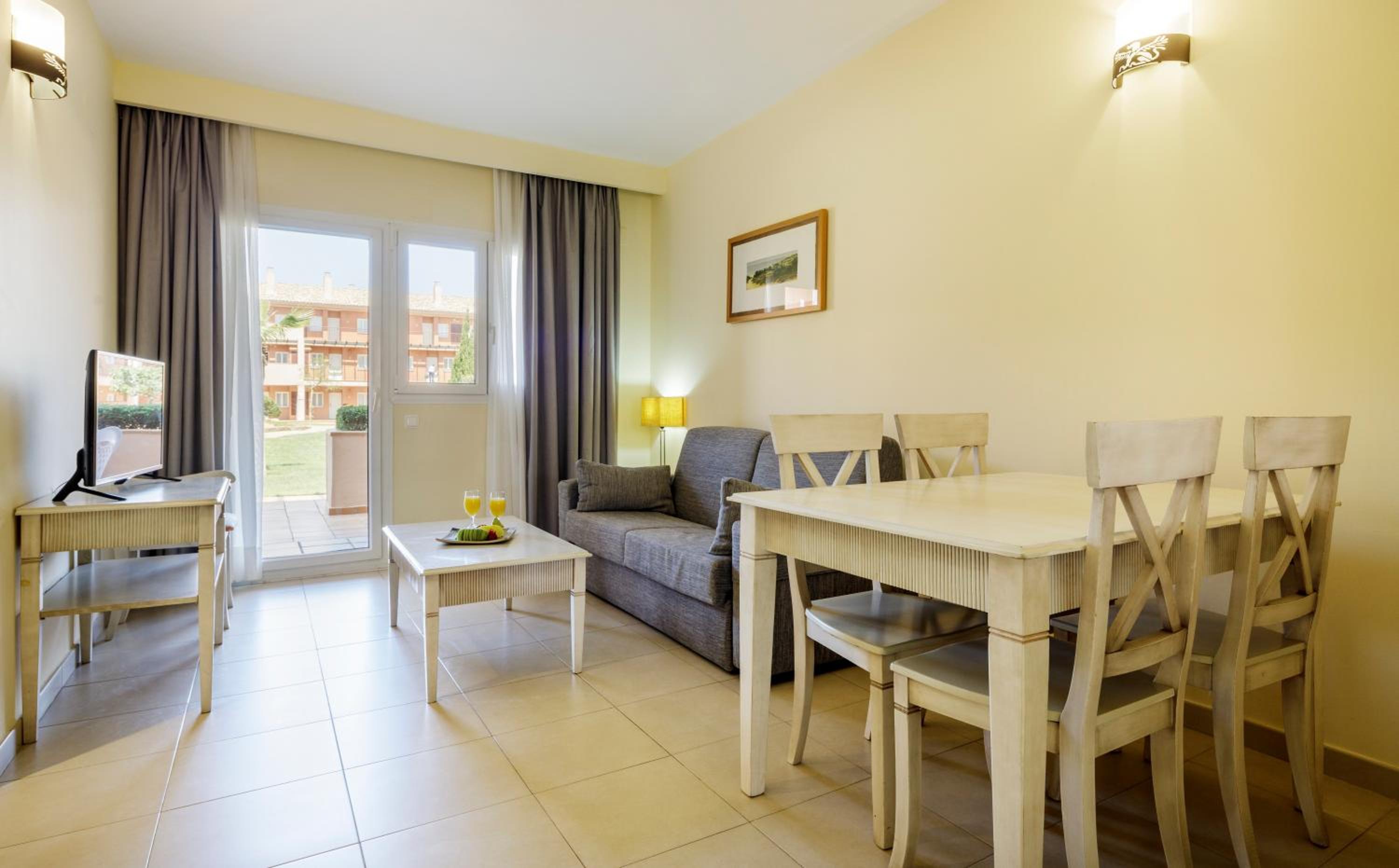 Apartment - Ground Floor - Photo 4