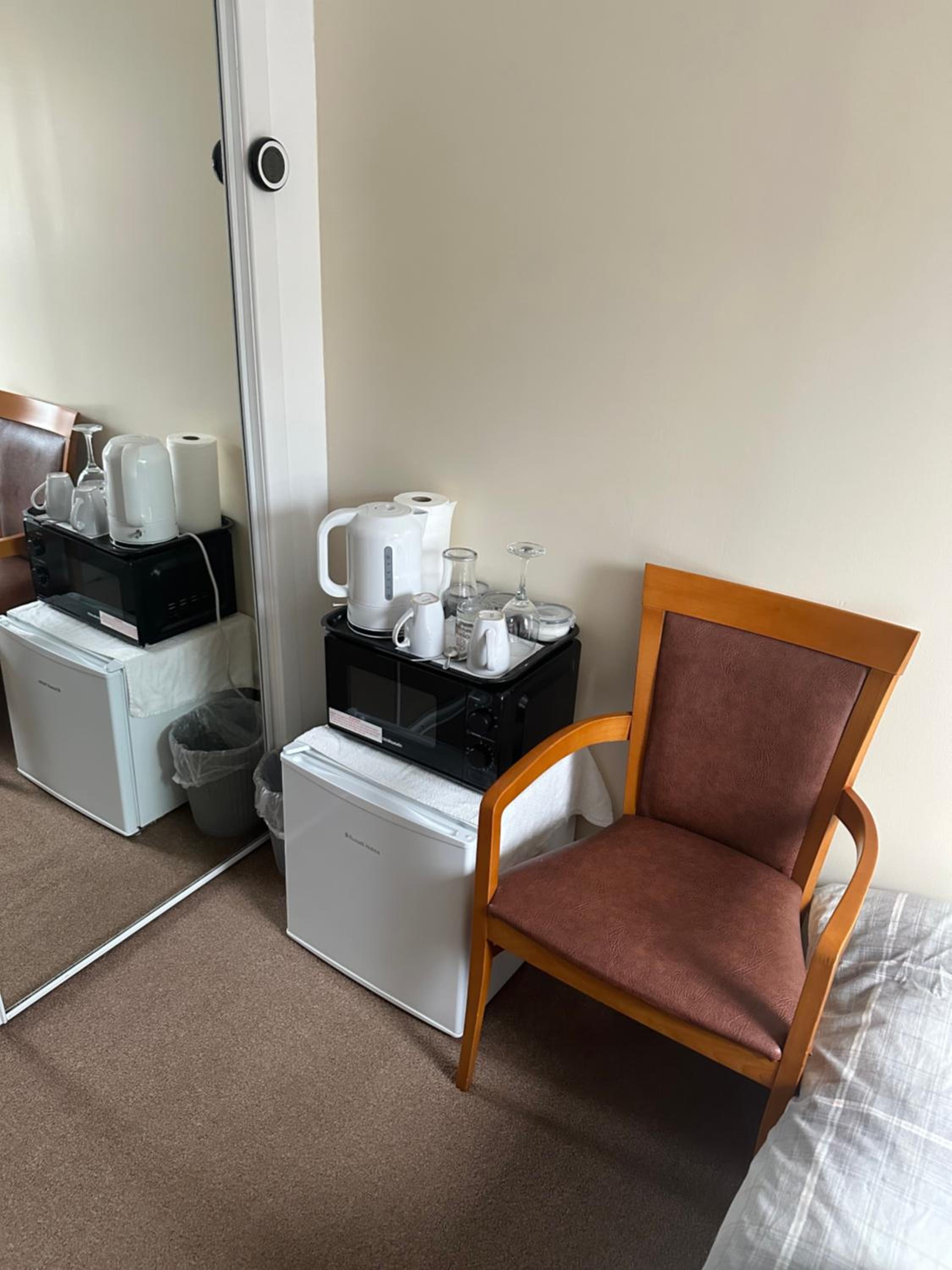Budget Double Room - Photo 6