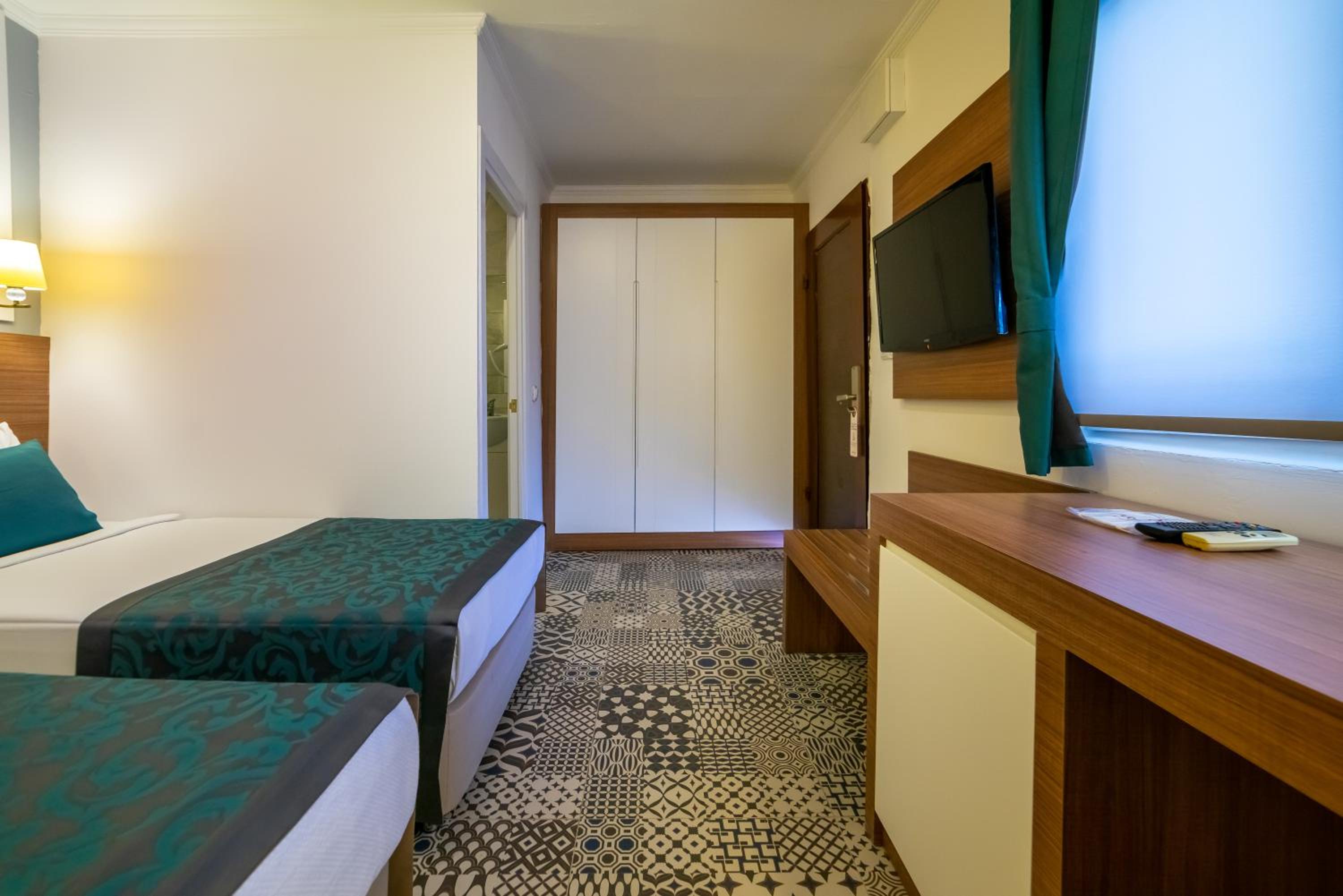 Economy Double or Twin Room without Balcony photo 3