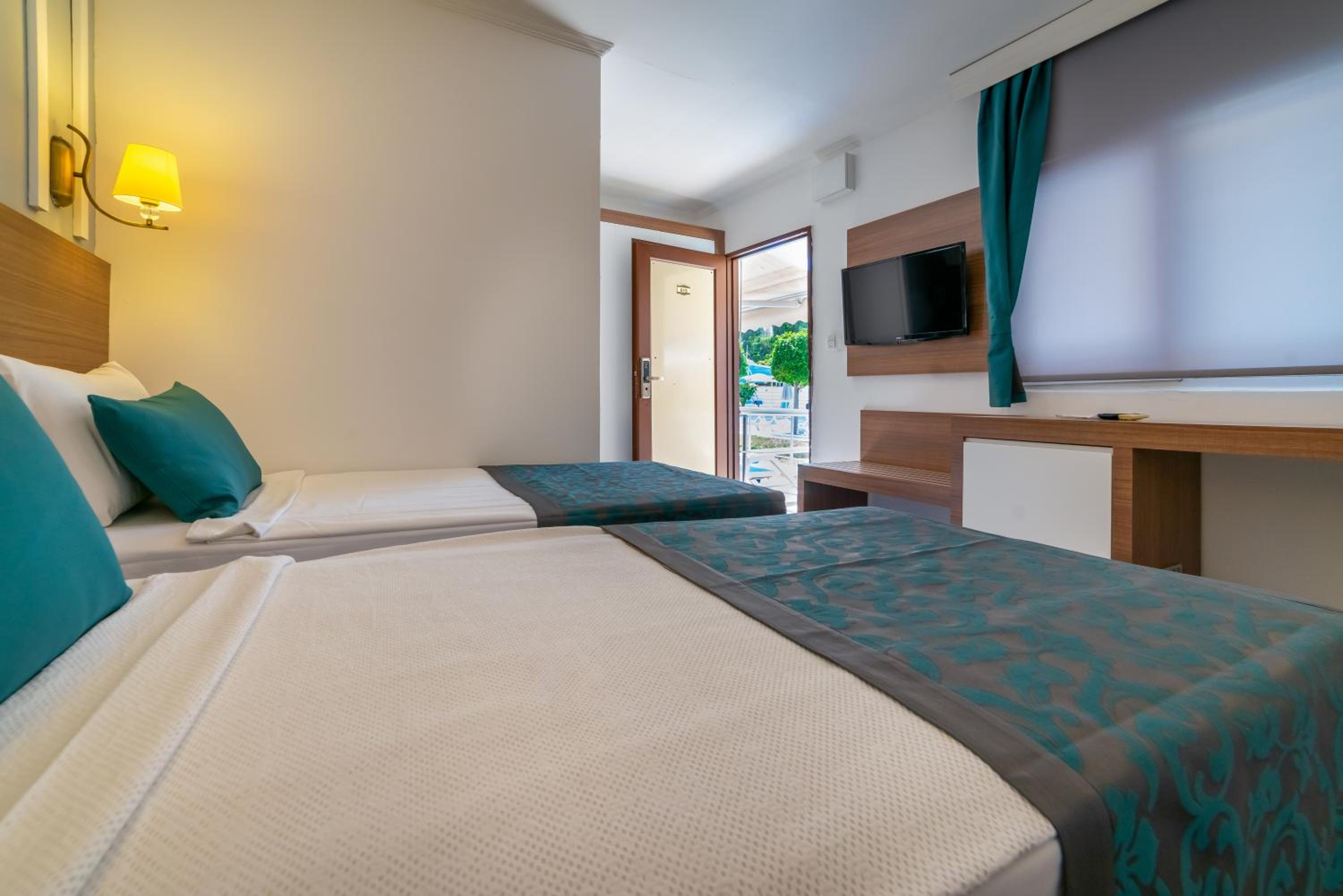 Economy Double or Twin Room without Balcony photo 2