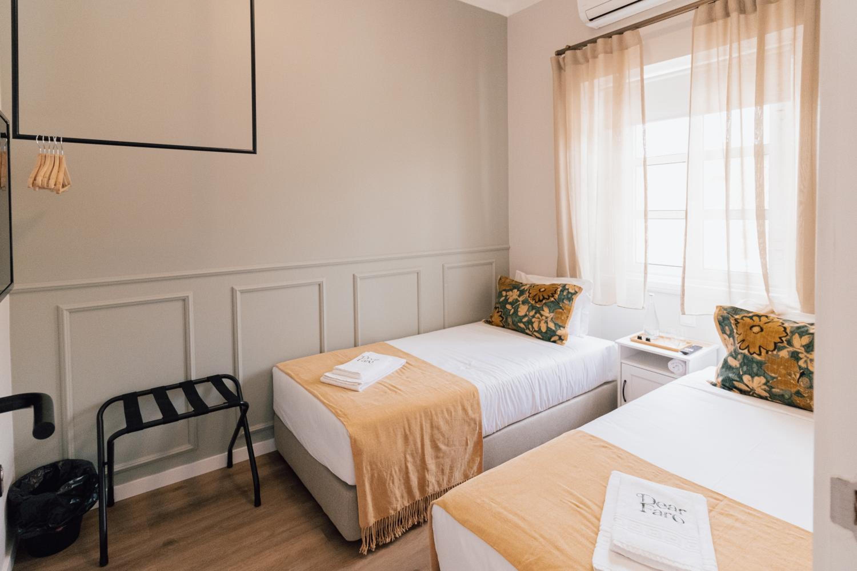 Standard Twin Room with Shared Bathroom photo 1
