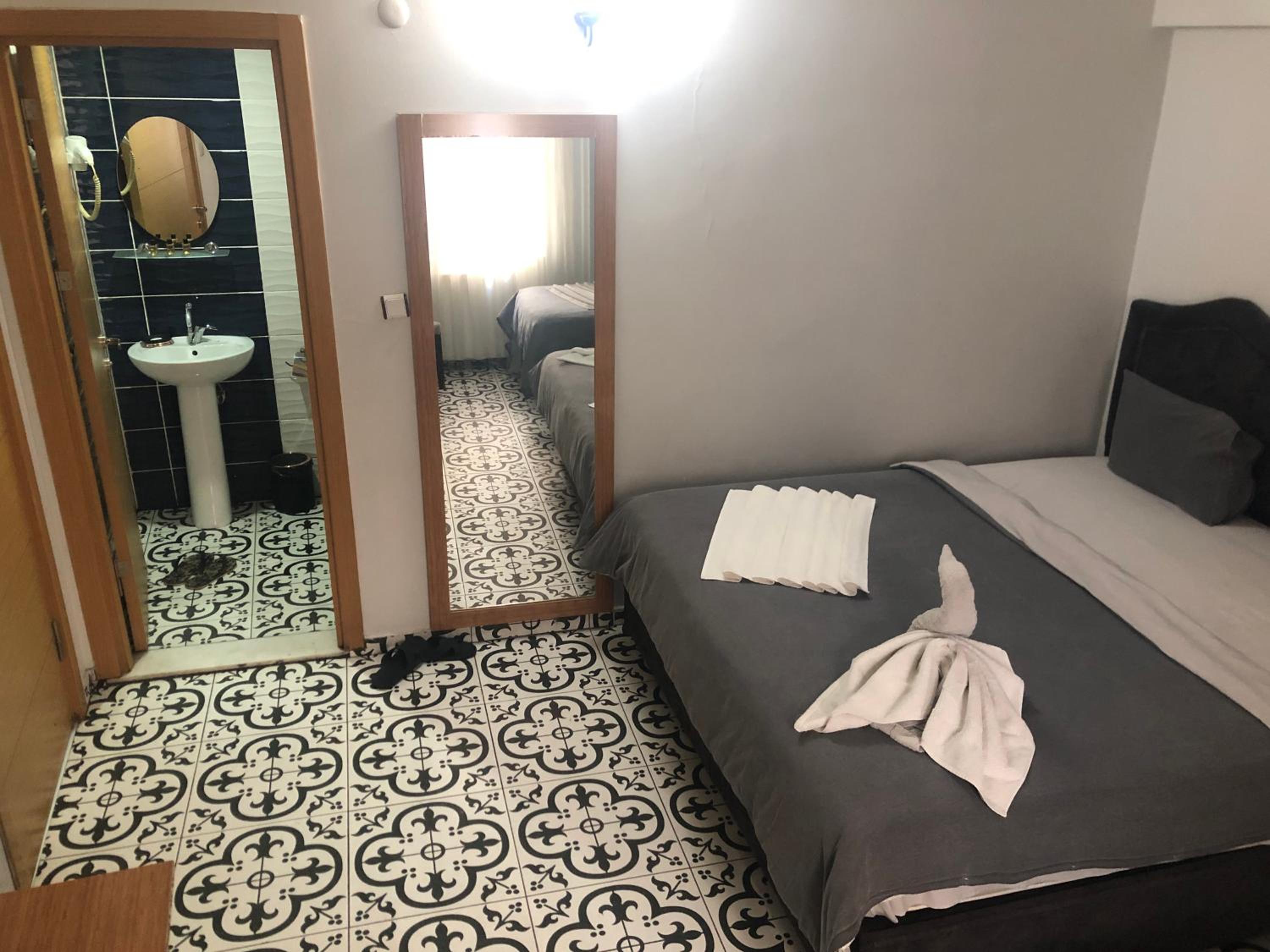 Double or Twin Room photo 3