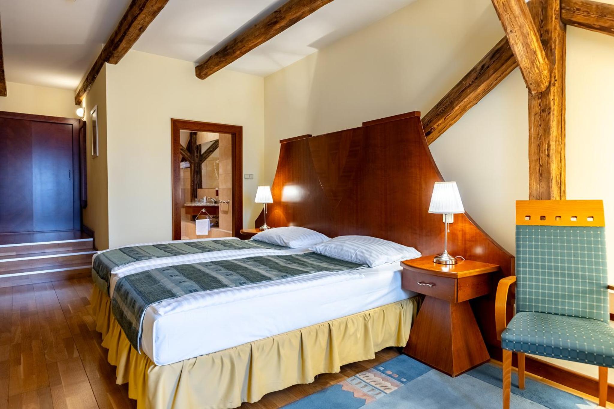 Deluxe Twin Room - Photo 11