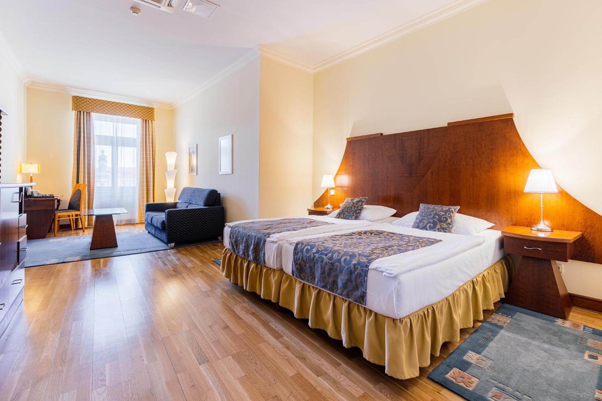 Deluxe Twin Room - Photo 13