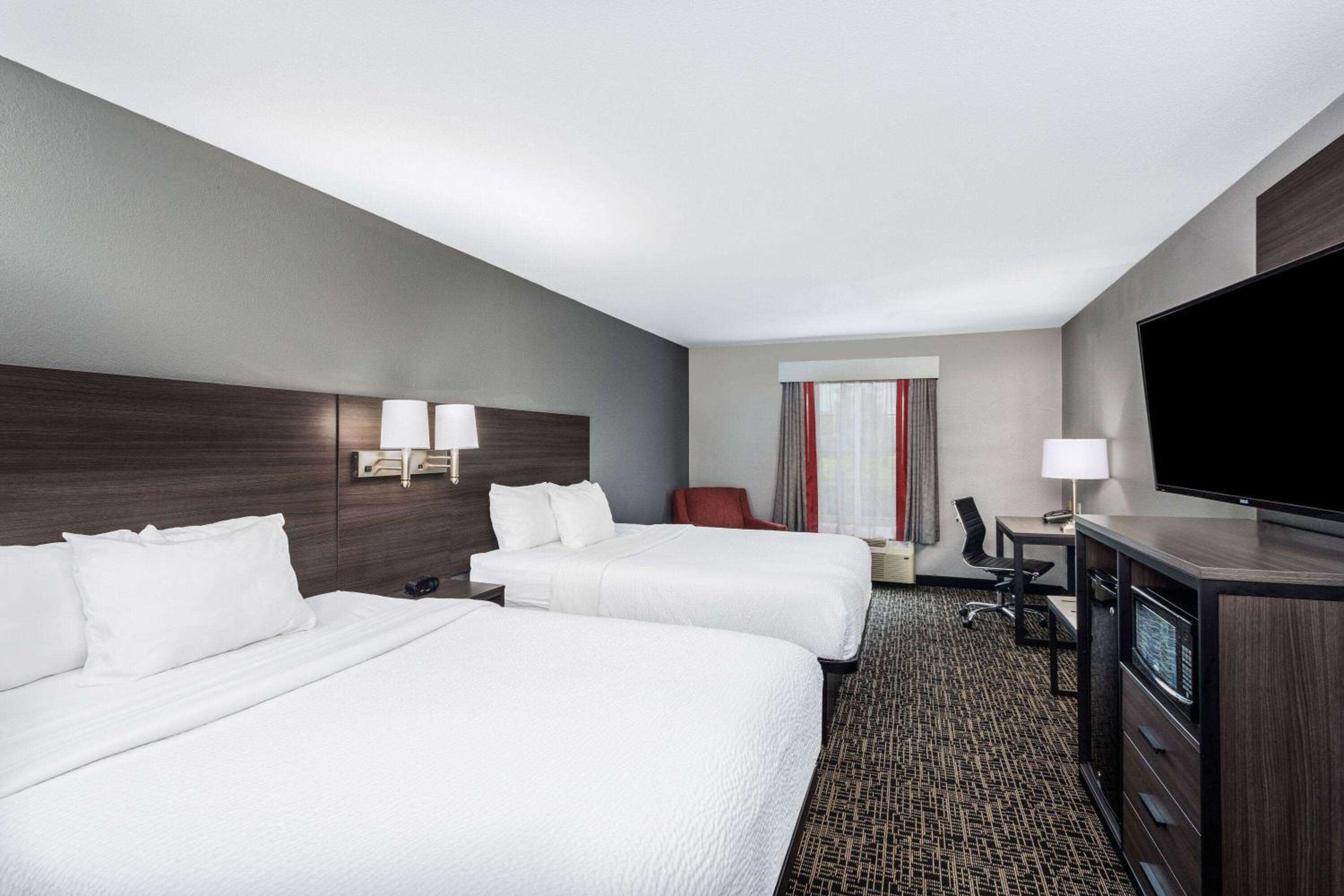 Queen Room with Two Queen Beds - Non-Smoking - Photo 1