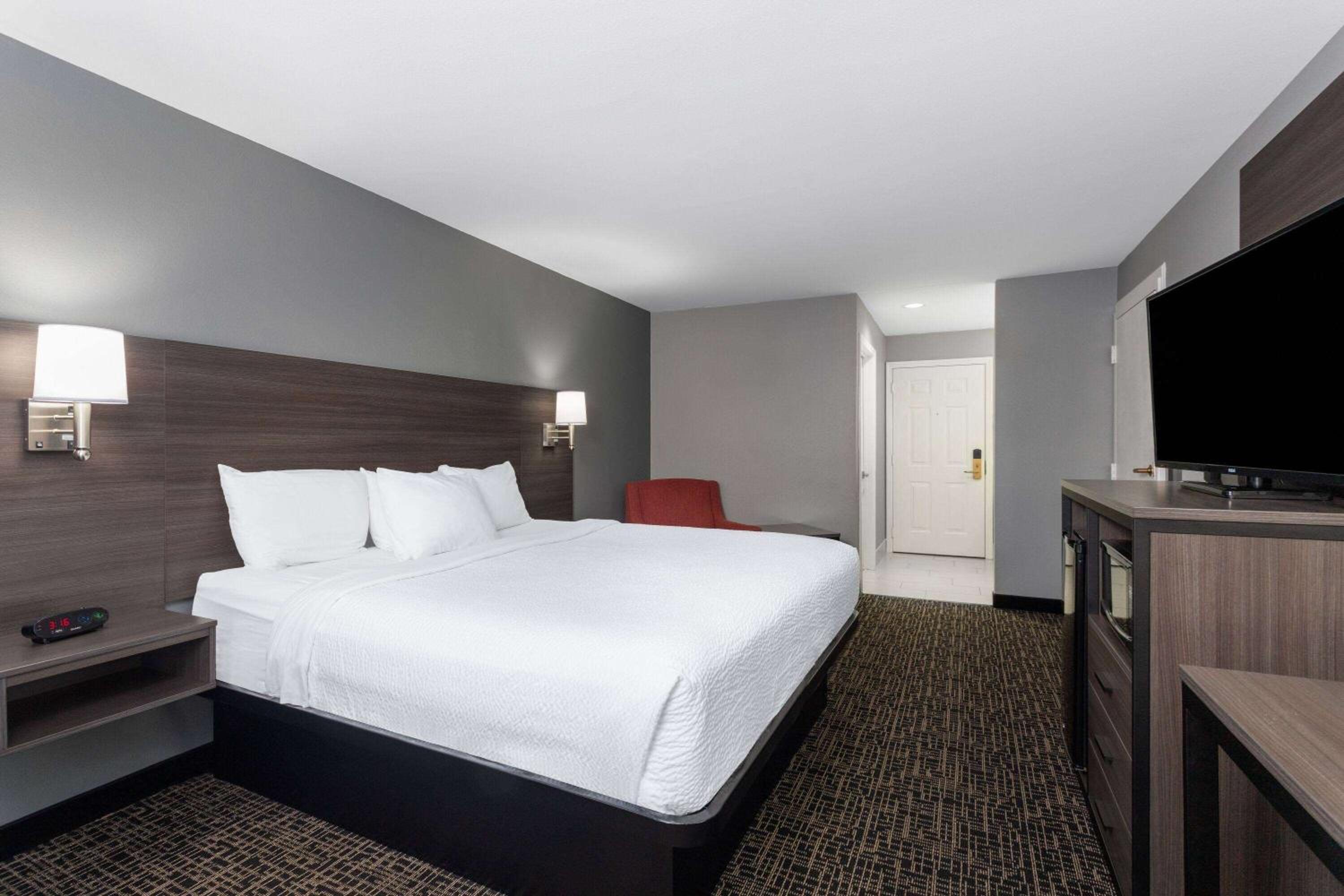 King Room -Non-Smoking  - Photo 5