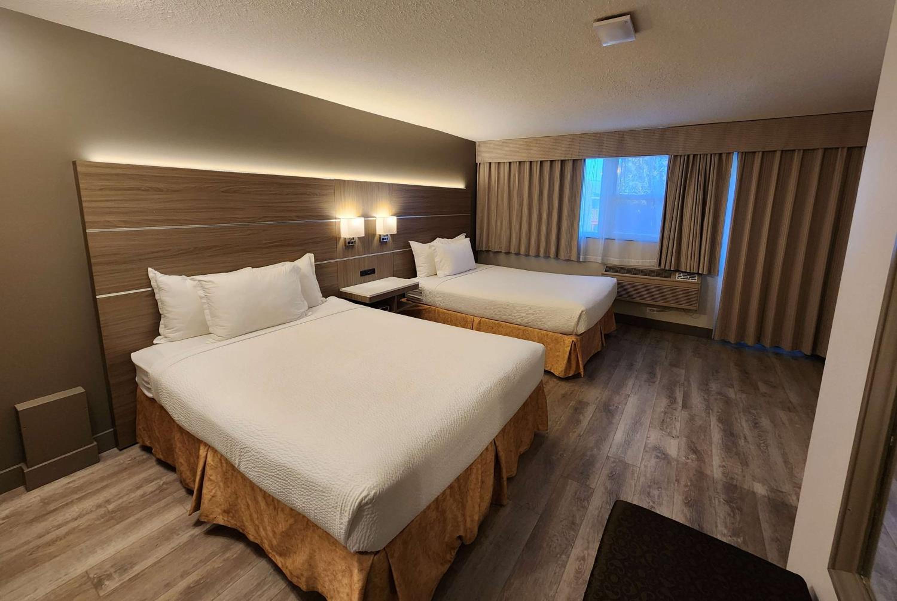 Deluxe Queen Room with Two Queen Beds - Non-Smoking