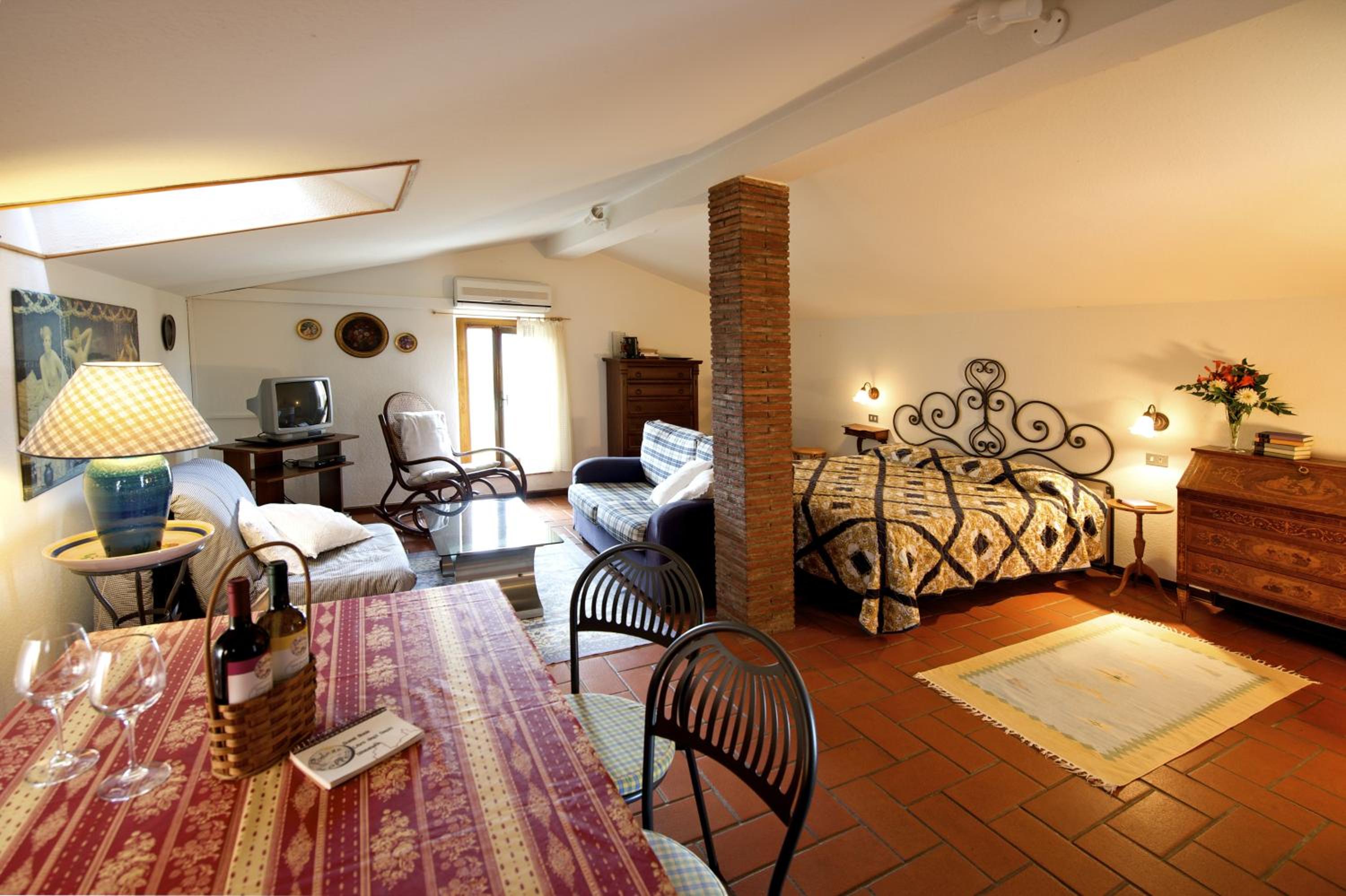 One-Bedroom Apartment with Balcony photo 1