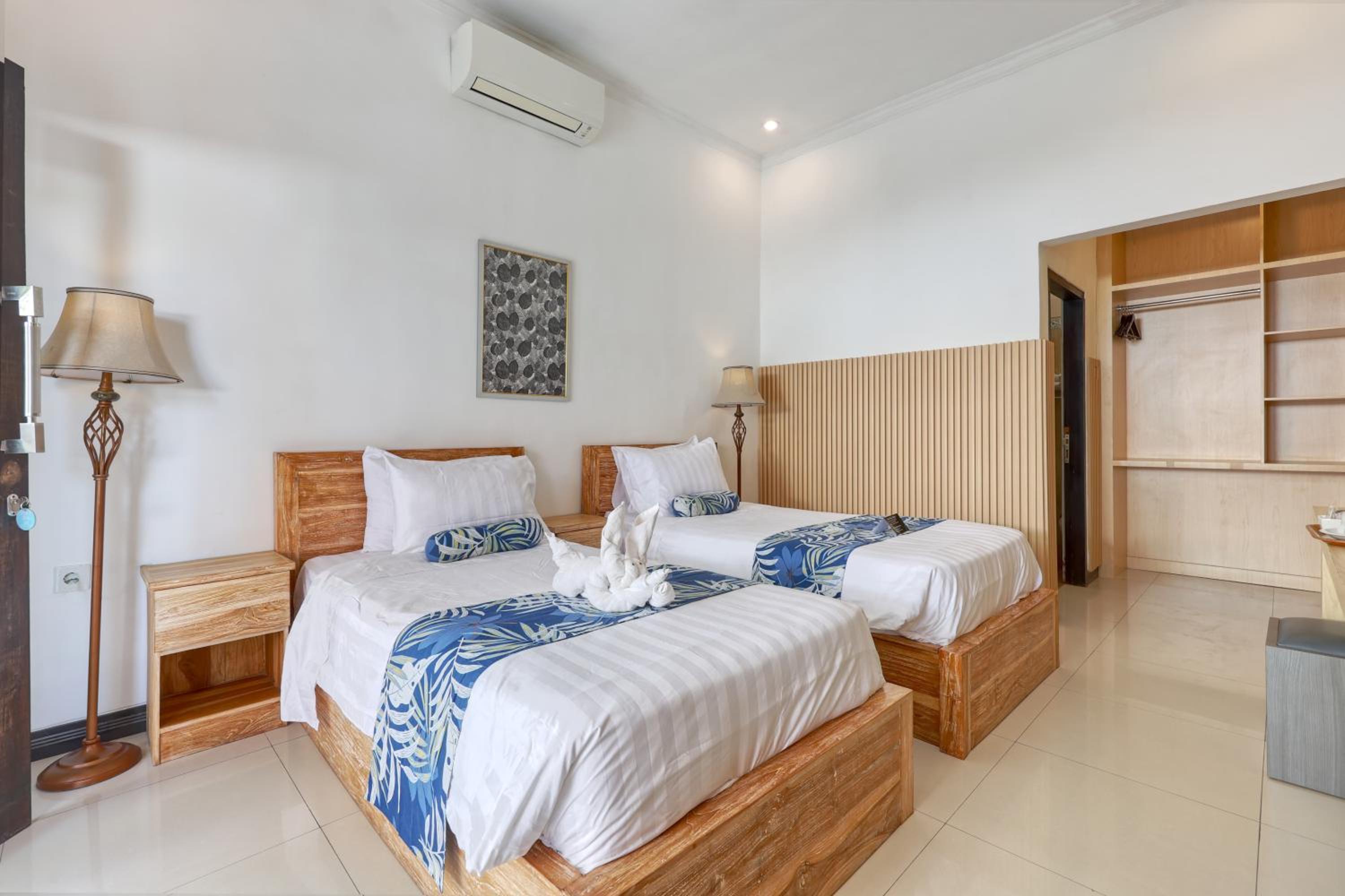 Deluxe Double or Twin Room with Pool View - Photo 1
