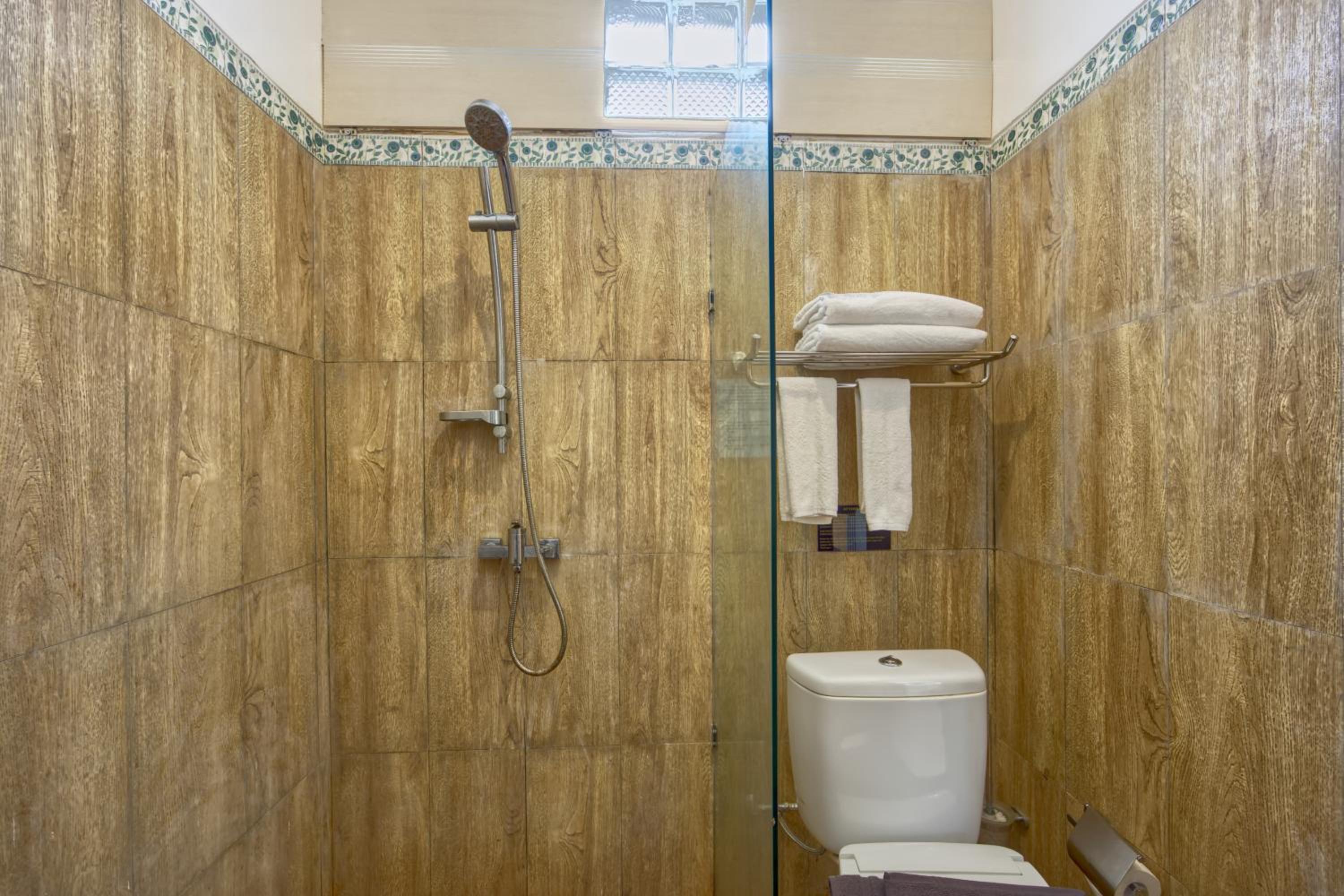 Deluxe Double or Twin Room with Pool View - Photo 12