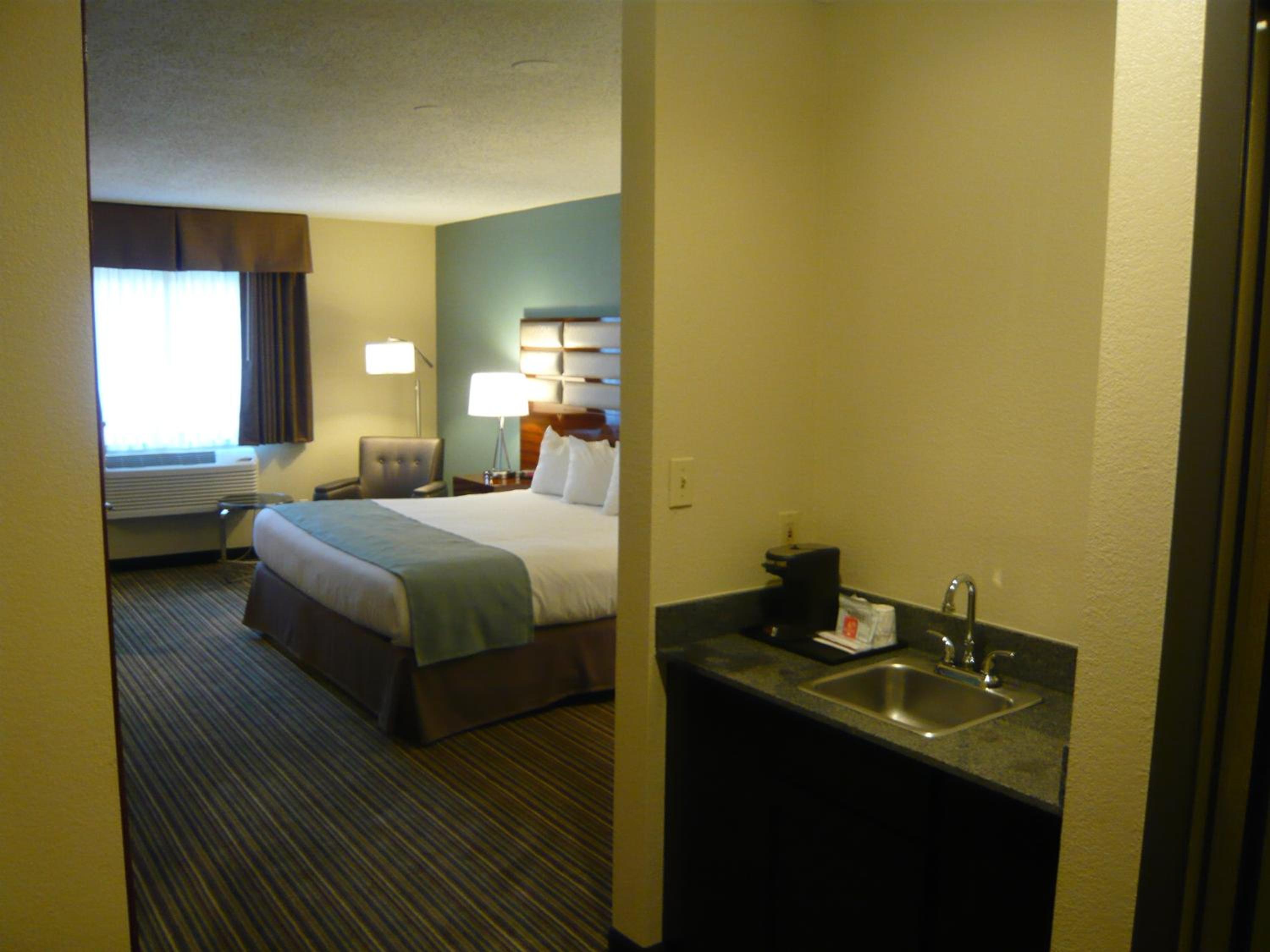 King Room - Non-Smoking - Photo 4