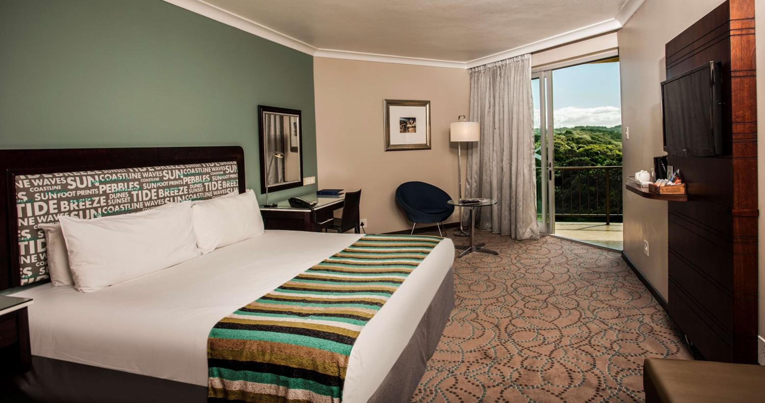 Standard King Room - Non-Smoking  - Photo 3