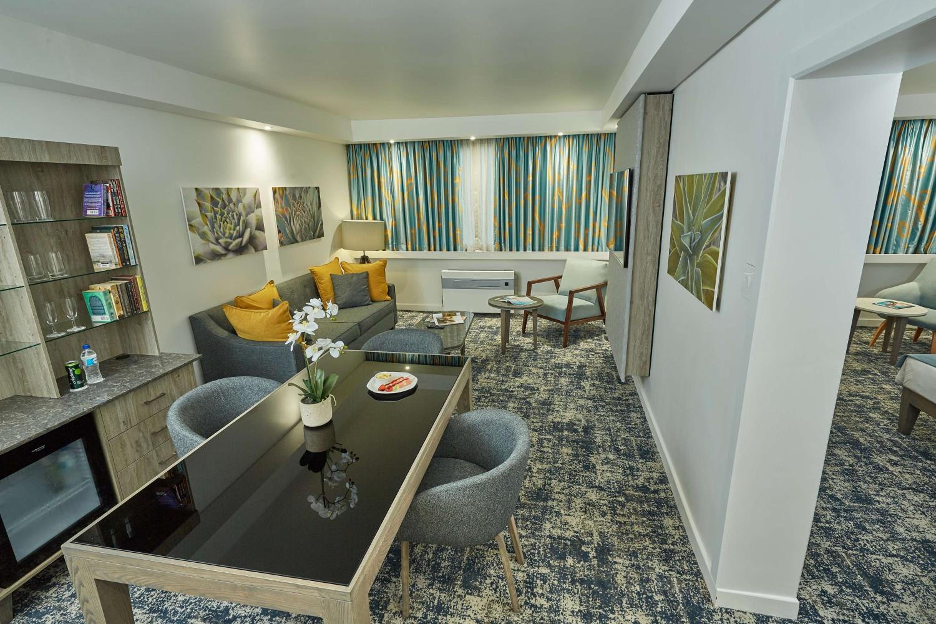Suite - Non-Smoking photo 1