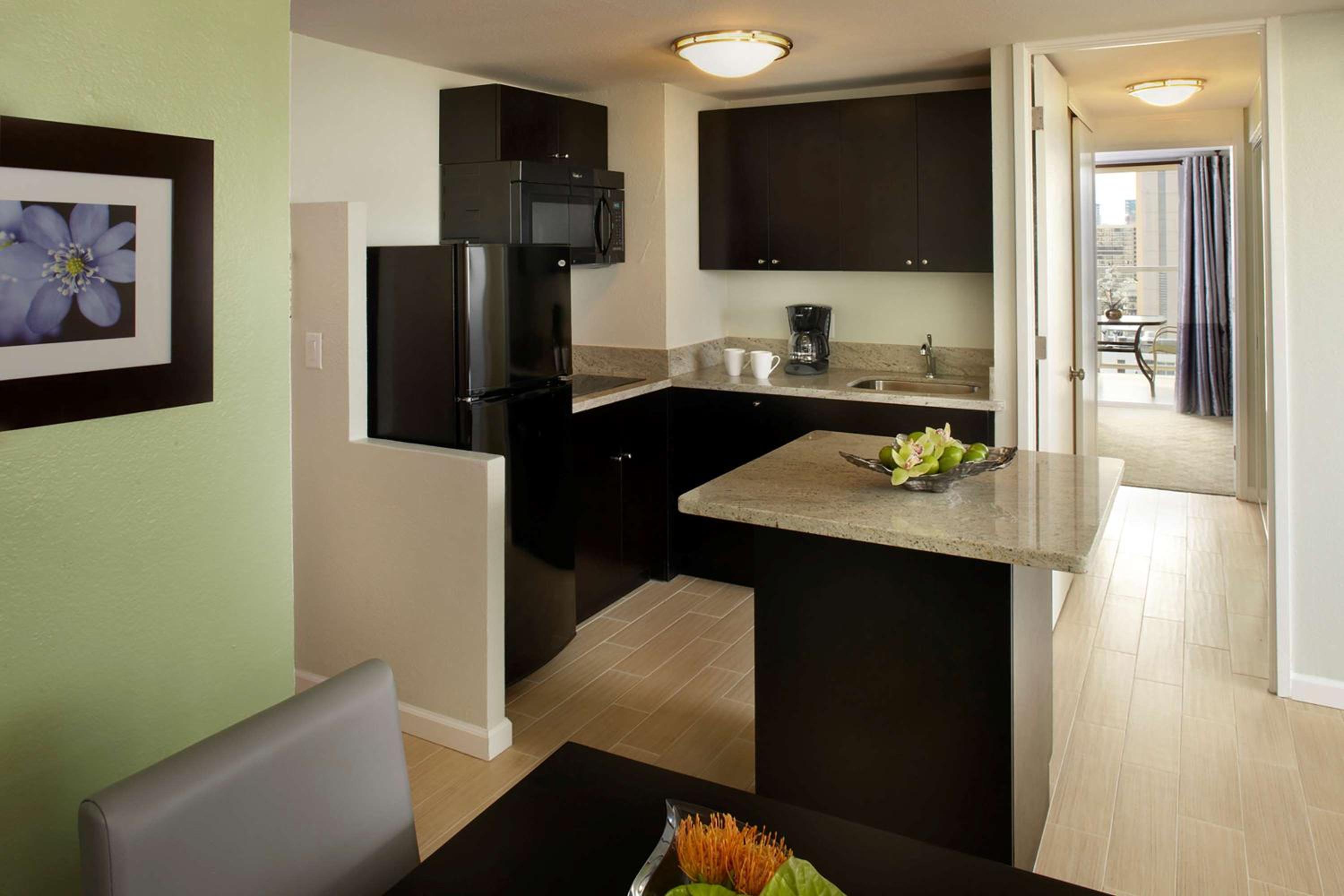 One Bedroom Suite Partial Ocean View - Photo 3