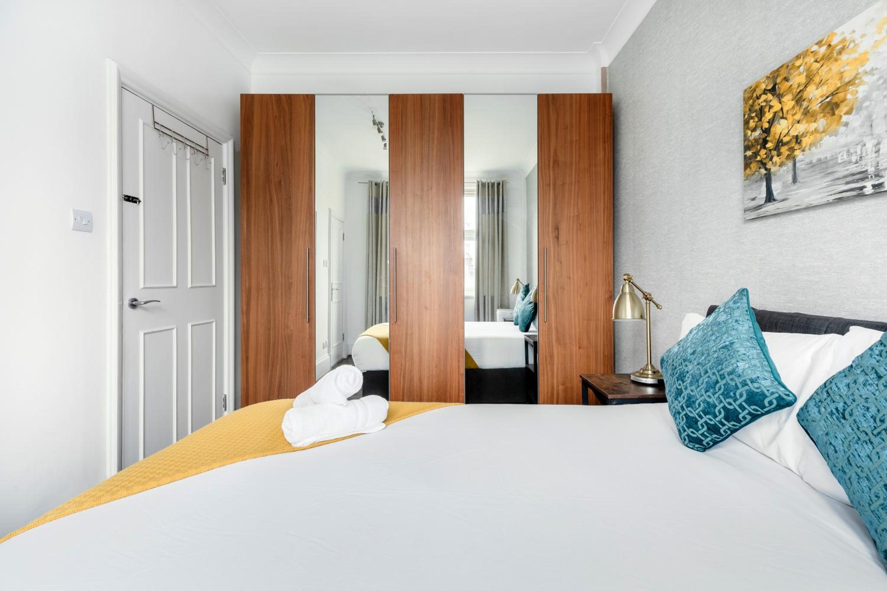 Two-Bedroom Apartment with City View photo 2