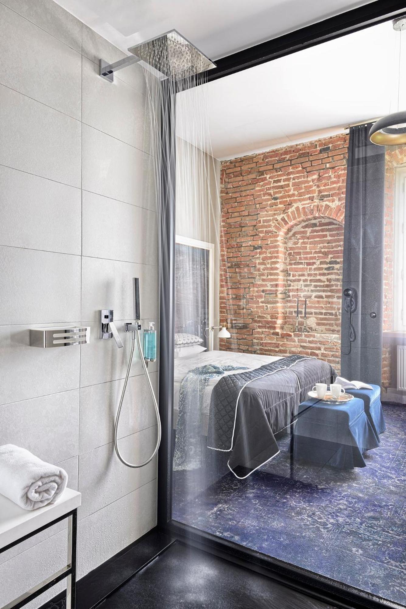 Superior with glass wall bathroom photo 2