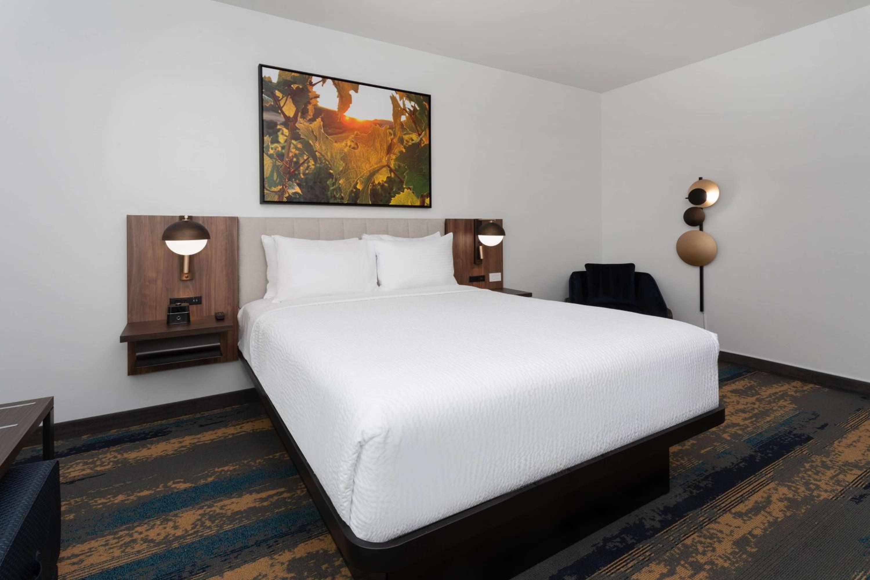 1 Queen Bed, Hearing Accessible Room, Non-Smoking - Photo 2