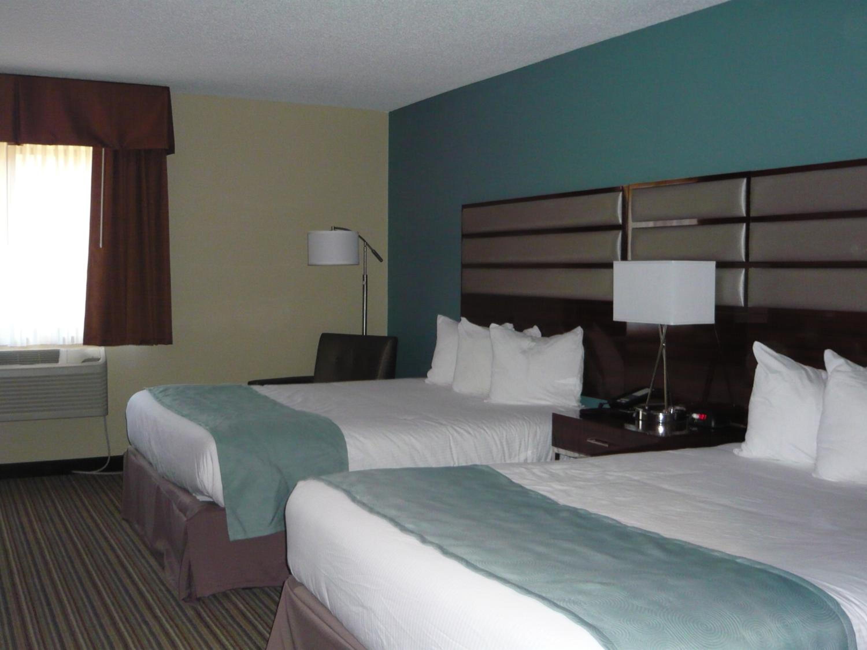 Queen Room with Two Queen Beds - Non-Smoking - Photo 3