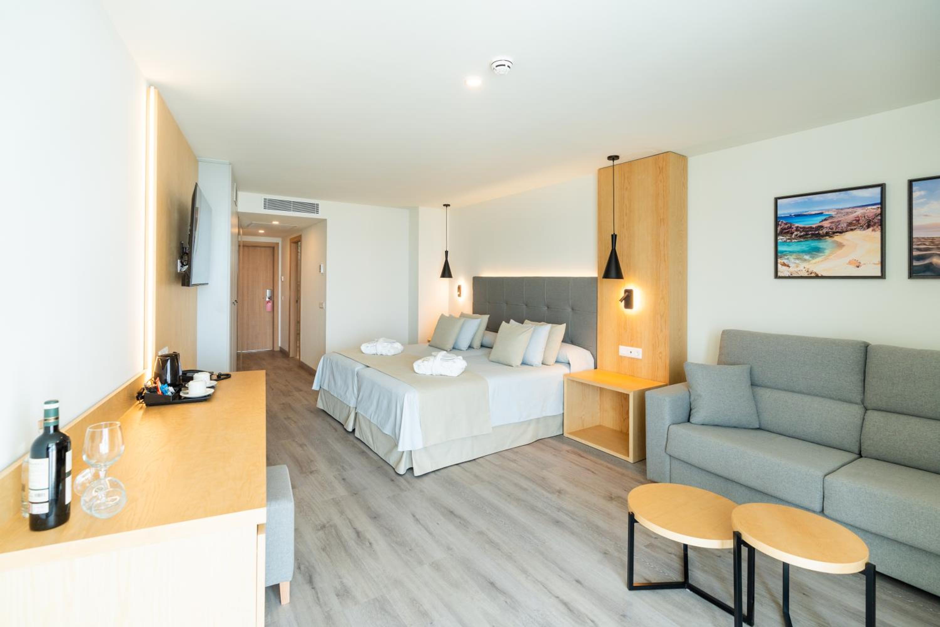 Deluxe Junior Suite photo 2